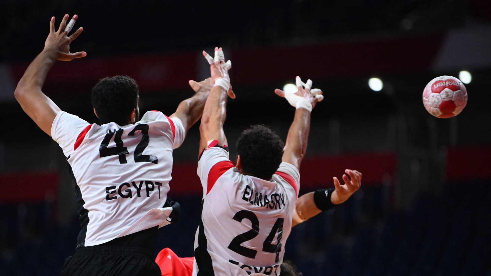 مصر تحافظ على لقب كأس أفريقيا لكرة اليد.. وتفاعل واسع مع إنجاز الفراعنة
