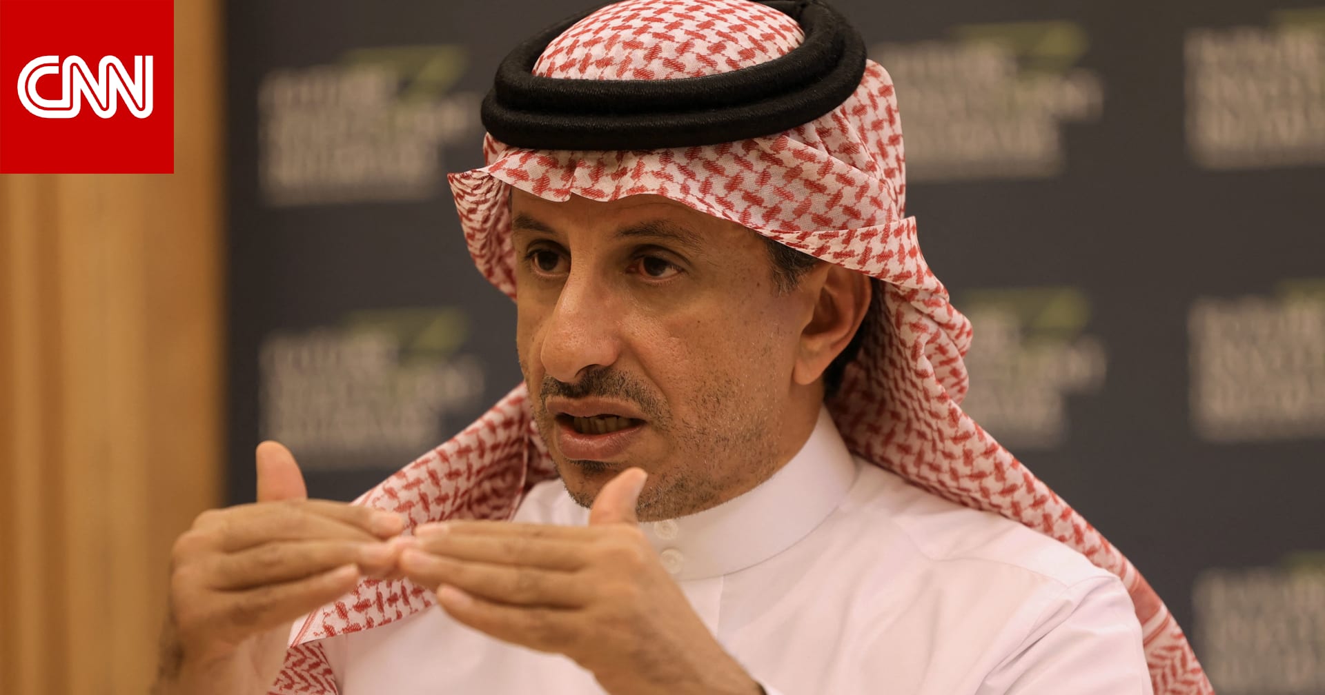 السعودية.. رد وزير السياحة على سؤال عن تقديم الكحول يشعل تفاعلا