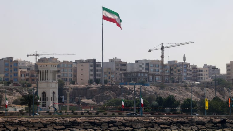 الجيش الأمريكي يرد على إعلان "الحرس الثوري" عن "إسقاط" مقاتلة فوق جزيرة قشم بمضيق هرمز