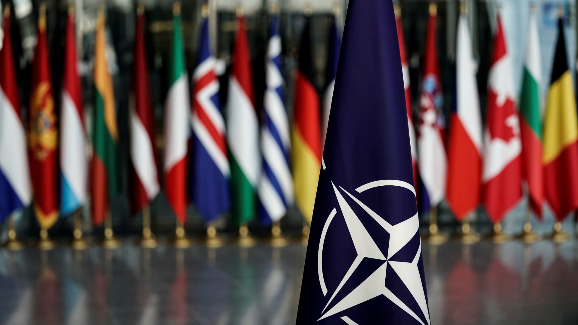 ما هو حلف الناتو؟ وما الدور الذي تلعبه المنظمة في المنطقة؟ - CNN Arabic