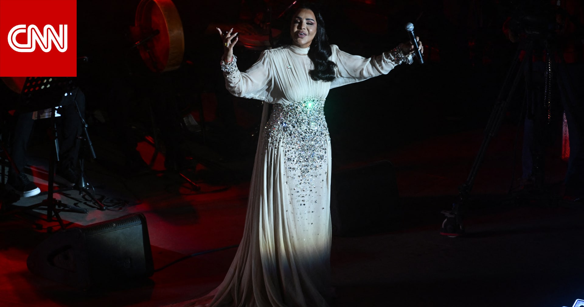 "طاعة الزوج عبادة".. فنانة خليجية تشعل جدلا بتعليق