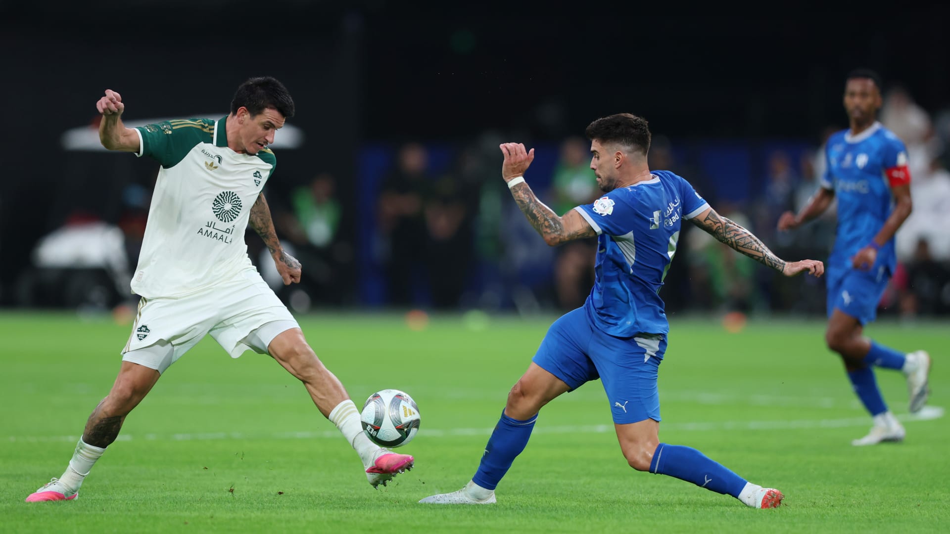 الكشف عن الفائزين بجوائز أغسطس في الدوري السعودي