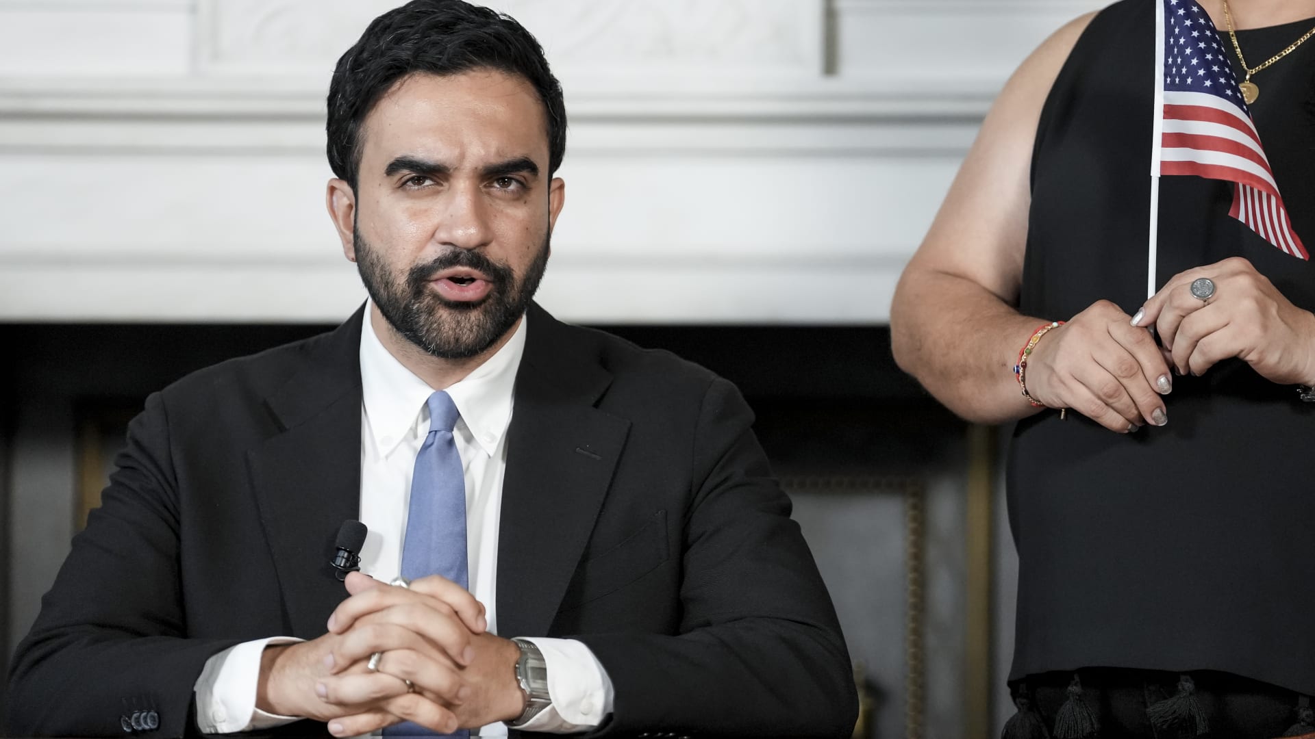 ردّاً على اتّهامه بـ"البصق في وجه الحقيقة".. ممداني عن نتنياهو: "لا يزال مطلوباً بتهم ارتكاب جرائم حرب"