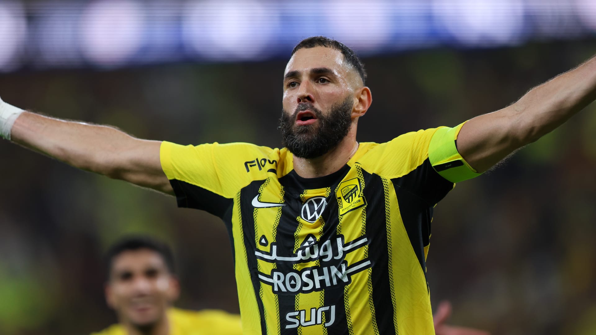 بـ7 كلمات.. بنزيما يعلّق على فوز الاتحاد بلقب الدوري السعودي
