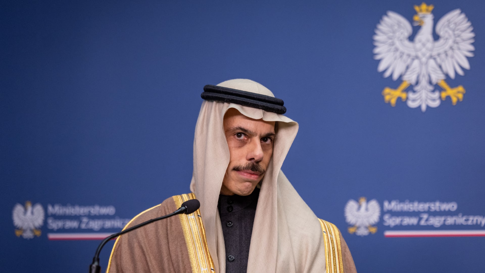 فيصل بن فرحان يوضح رؤية السعودية للعلاقة مع الإمارات والاختلاف بشأن اليمن