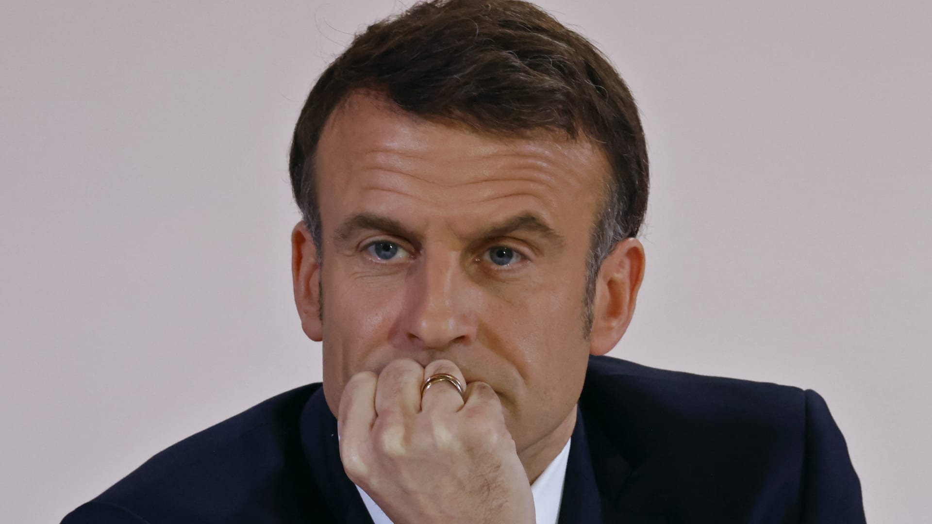 ماكرون يكشف سبب عدم مشاركة فرنسا في الضربات الجوية ضد الحوثيين في اليمن 5 ماكرون يكشف سبب عدم مشاركة فرنسا في الضربات الجوية ضد الحوثيين في اليمن