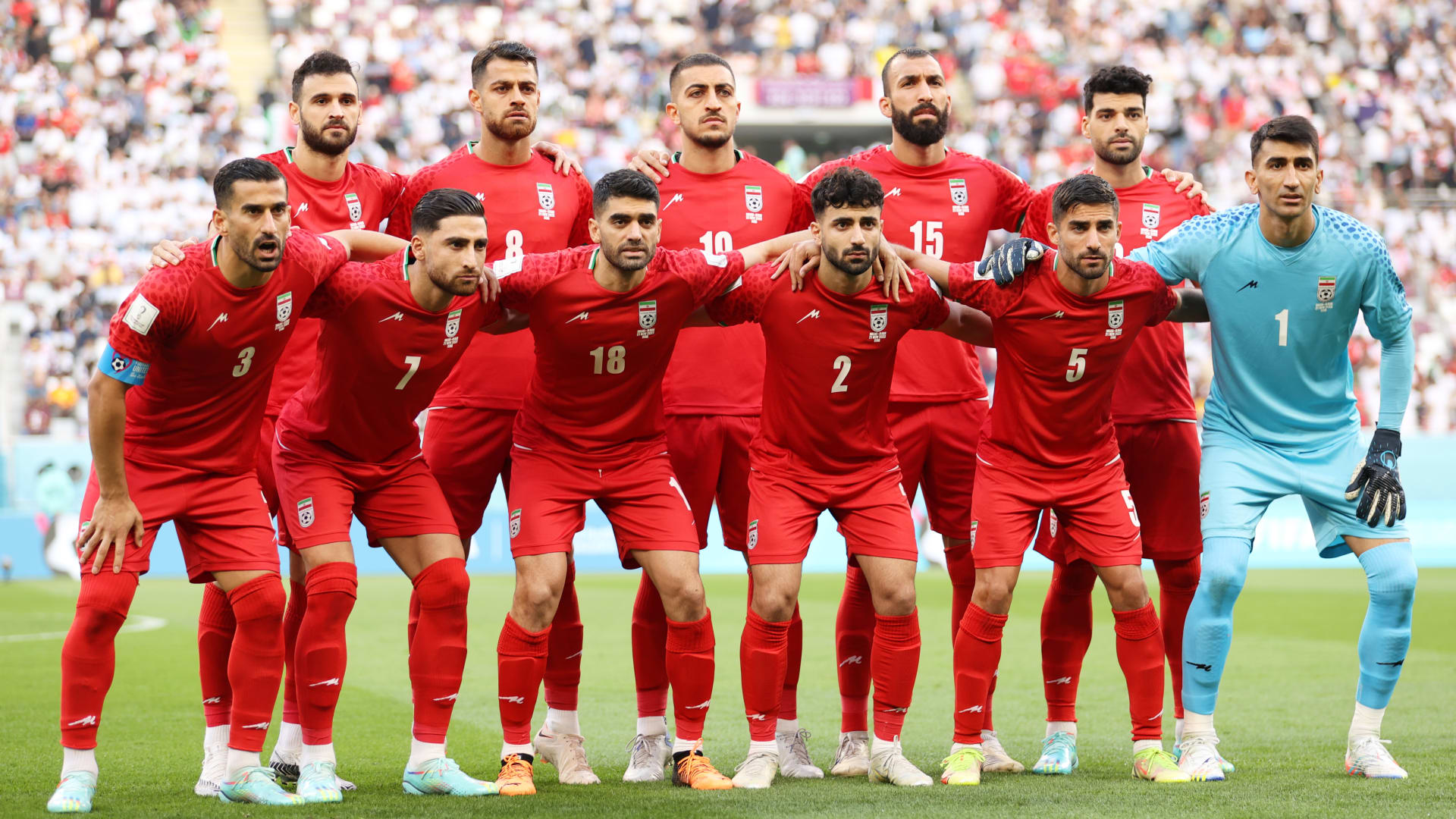 مشجعون إيرانيون في مدرجات كأس العالم لـ"دعم الحرية" في بلادهم