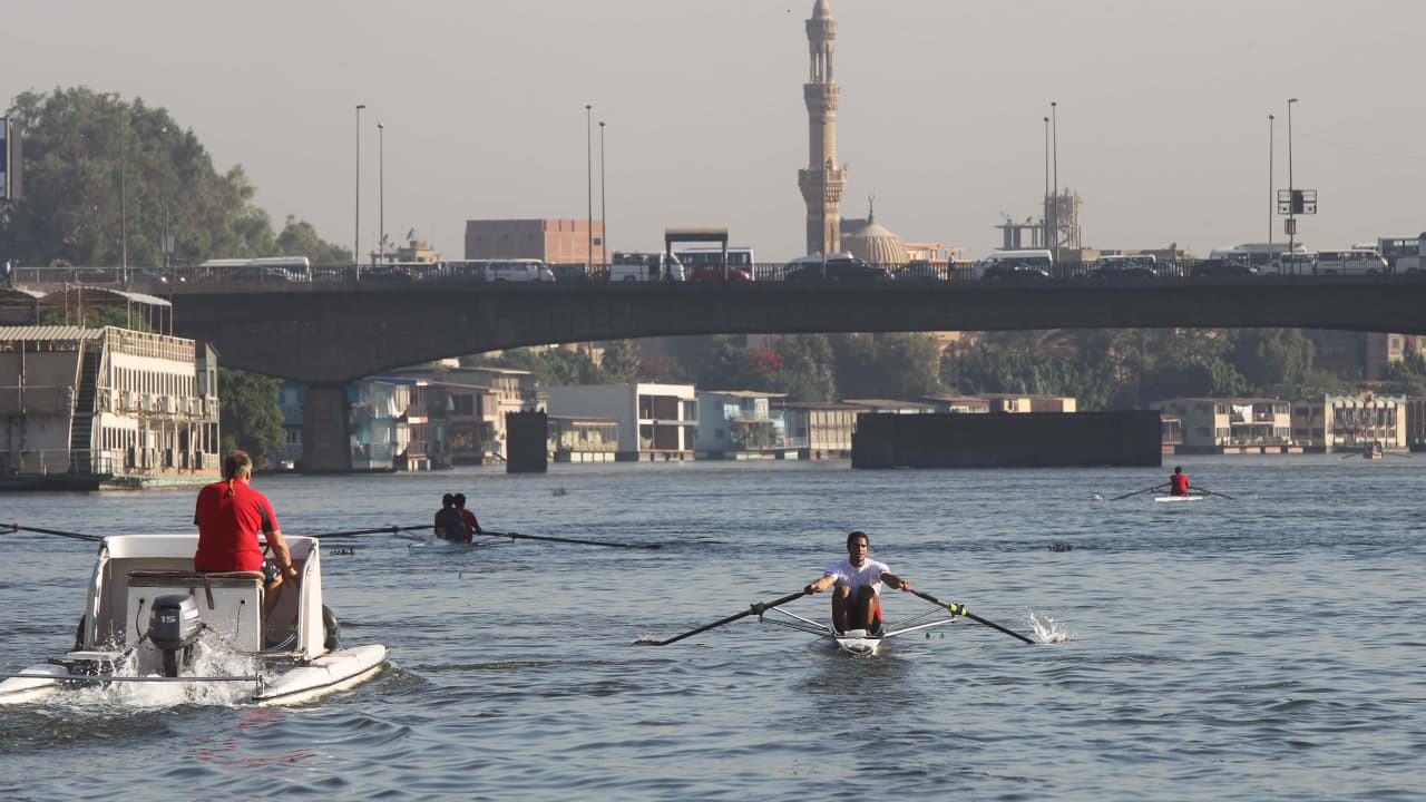 "حادث مأساوي".. اختفاء لاعب مصري في نهر النيل بعد انقلاب قاربه