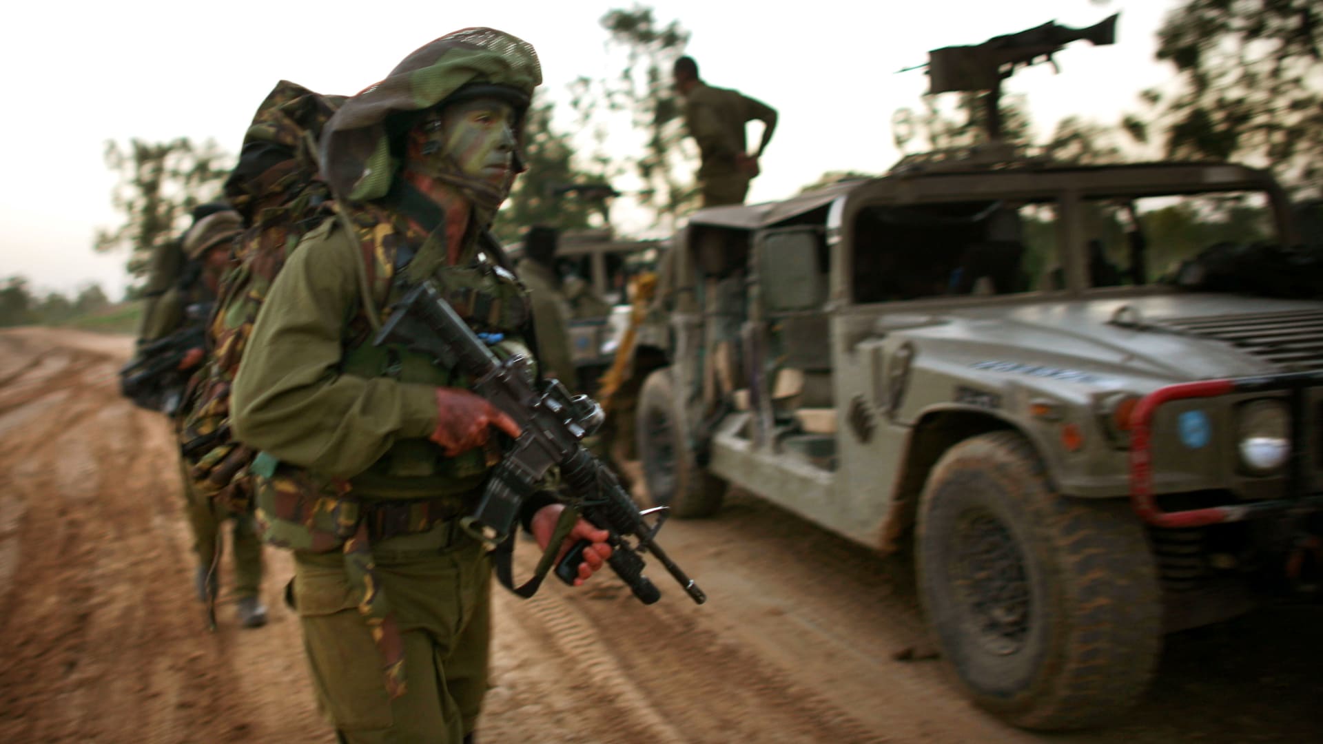 غزة.. القوات الخاصة الإسرائيلية تدخل مستشفى ناصر في خان يونس