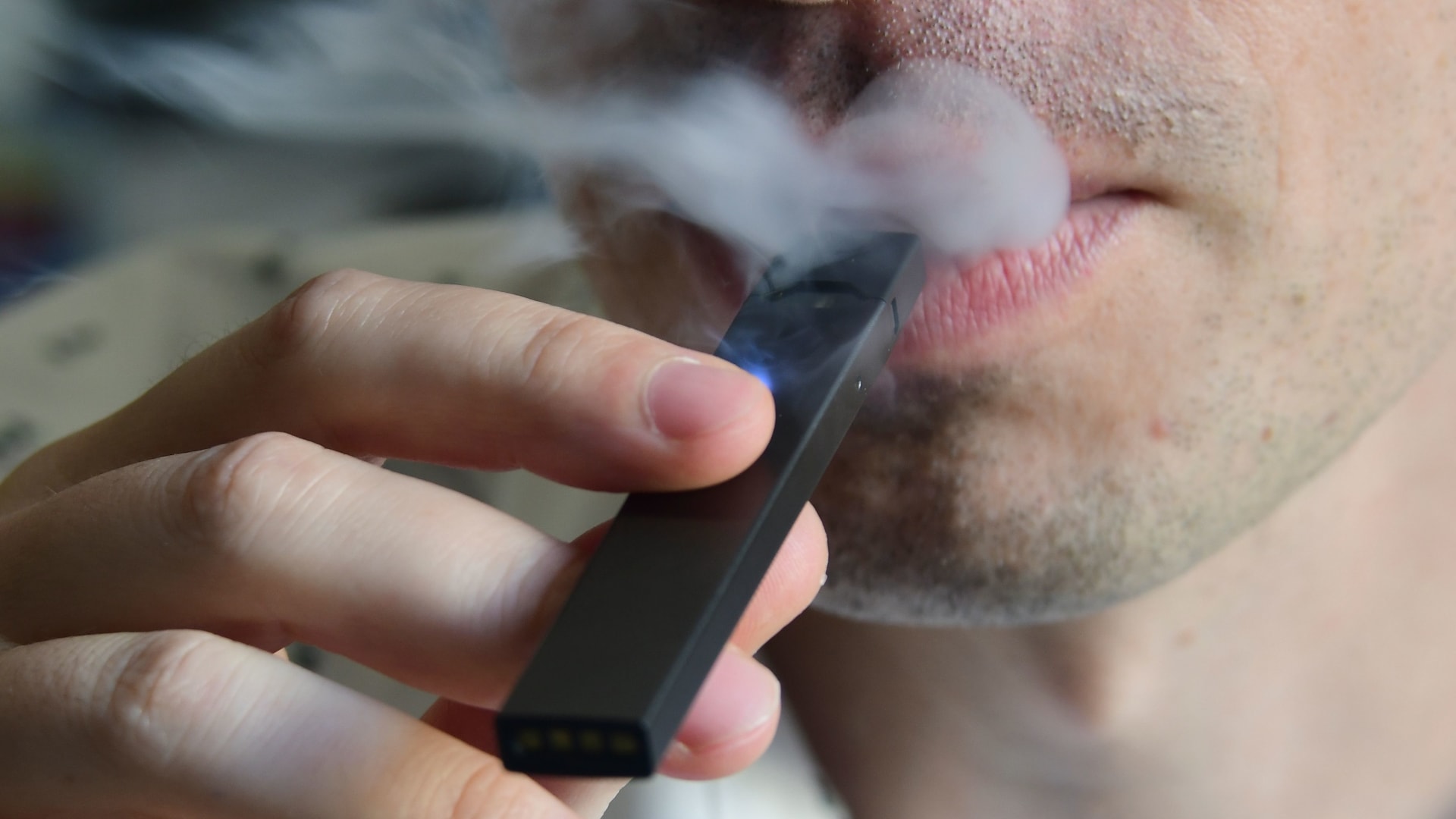 دراسة: السجائر الإلكترونية أقل فعاليّة للإقلاع عن التدخين