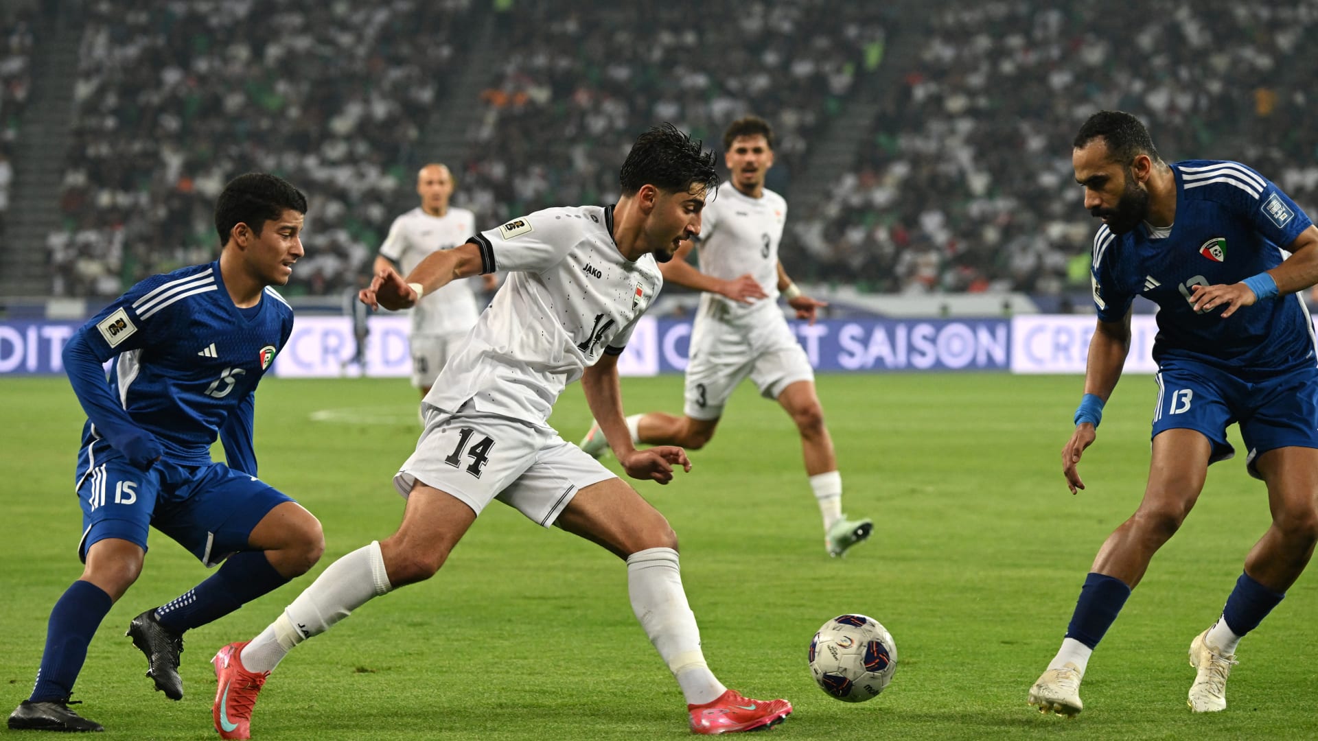 تداول فيديو لمشادة بين لاعبي العراق والكويت في "خليجي 27"