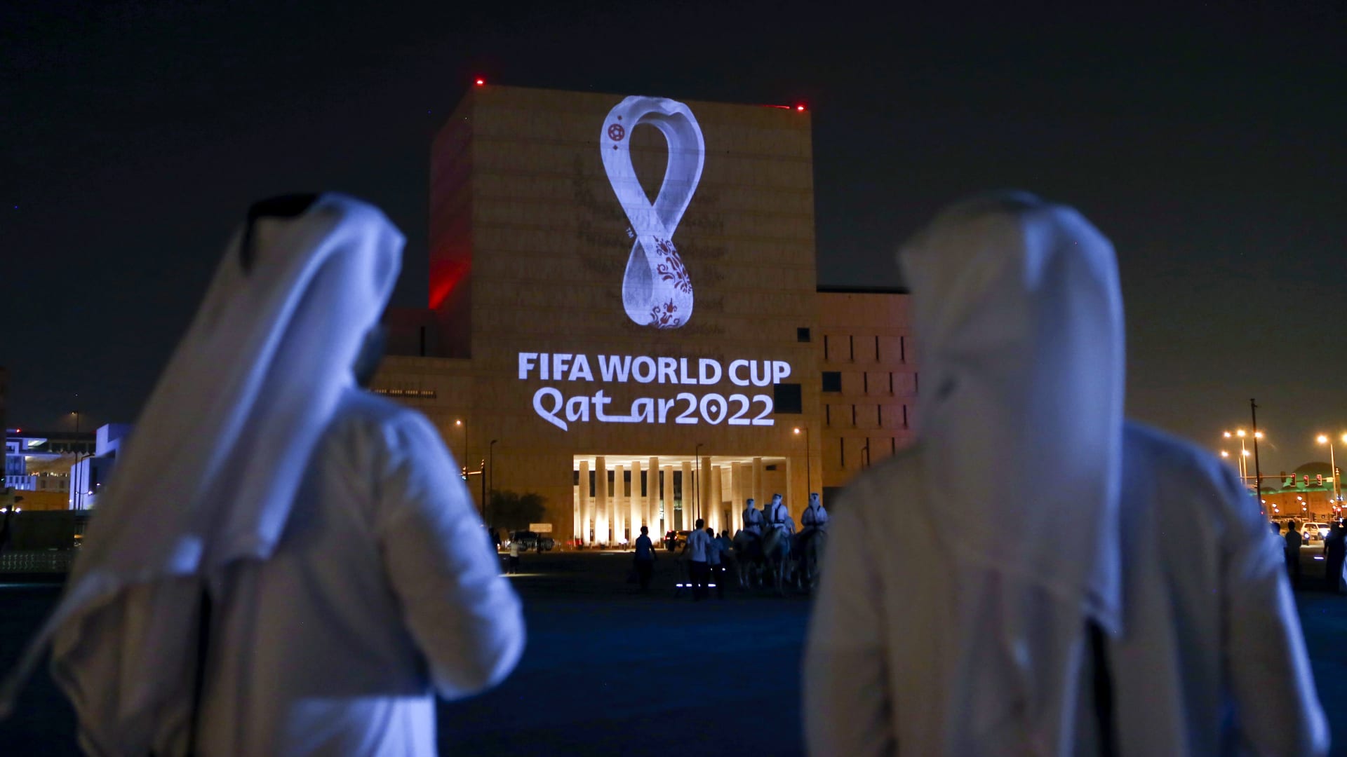 "ماسة في قلب الصحراء".. قطر تنهي ثالث ملاعب كأس العالم 2022