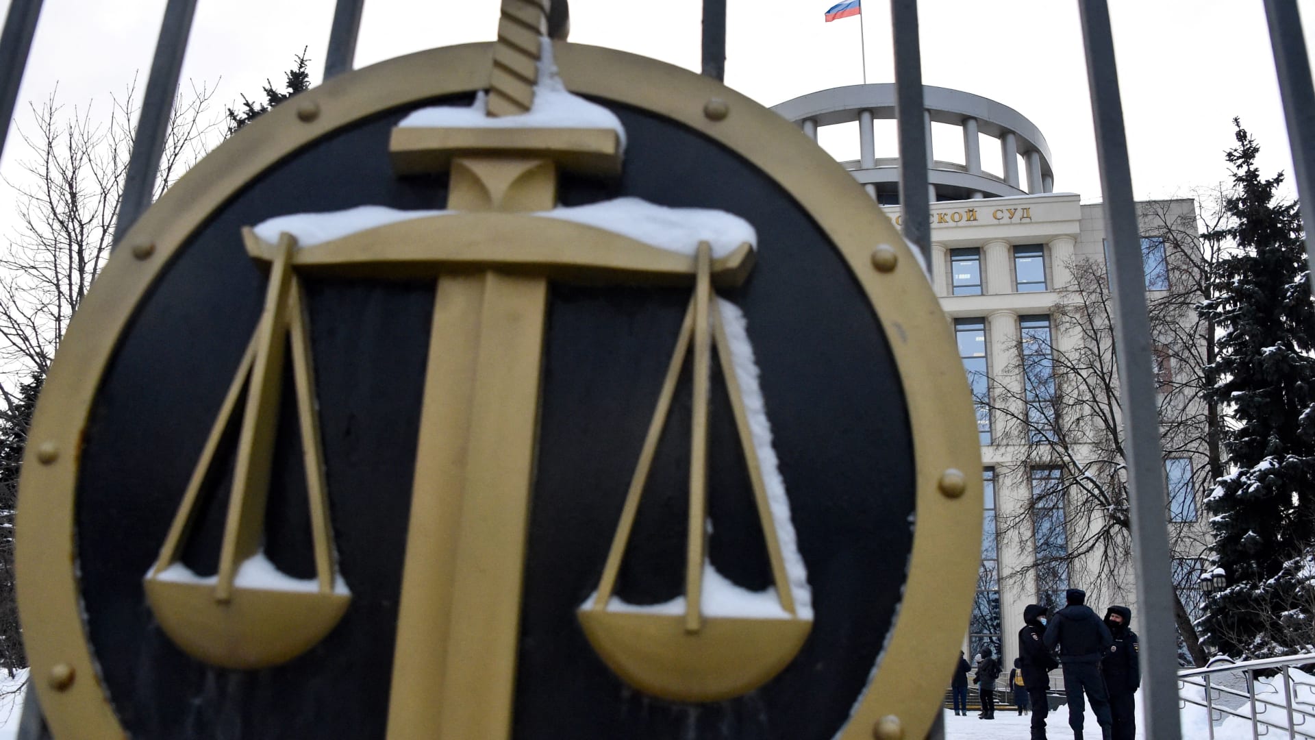 محكمة روسية تحكم بإقفال مركز ميموريال لحقوق الإنسان.. قبل يومين على فوزه بجائزة نوبل للسلام