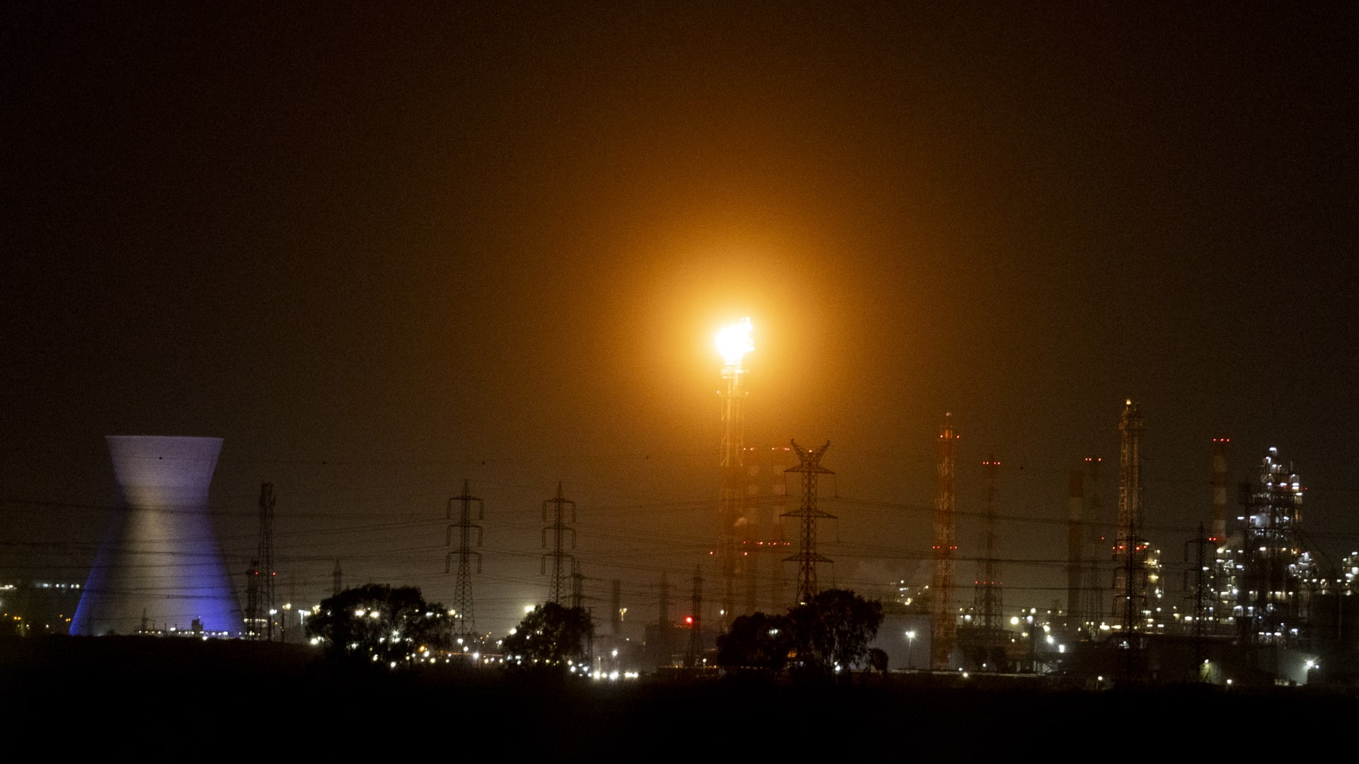 فيديو منسوب لـ"هجوم إيراني على مصفاة نفط إسرائيلية".. ما حقيقته؟