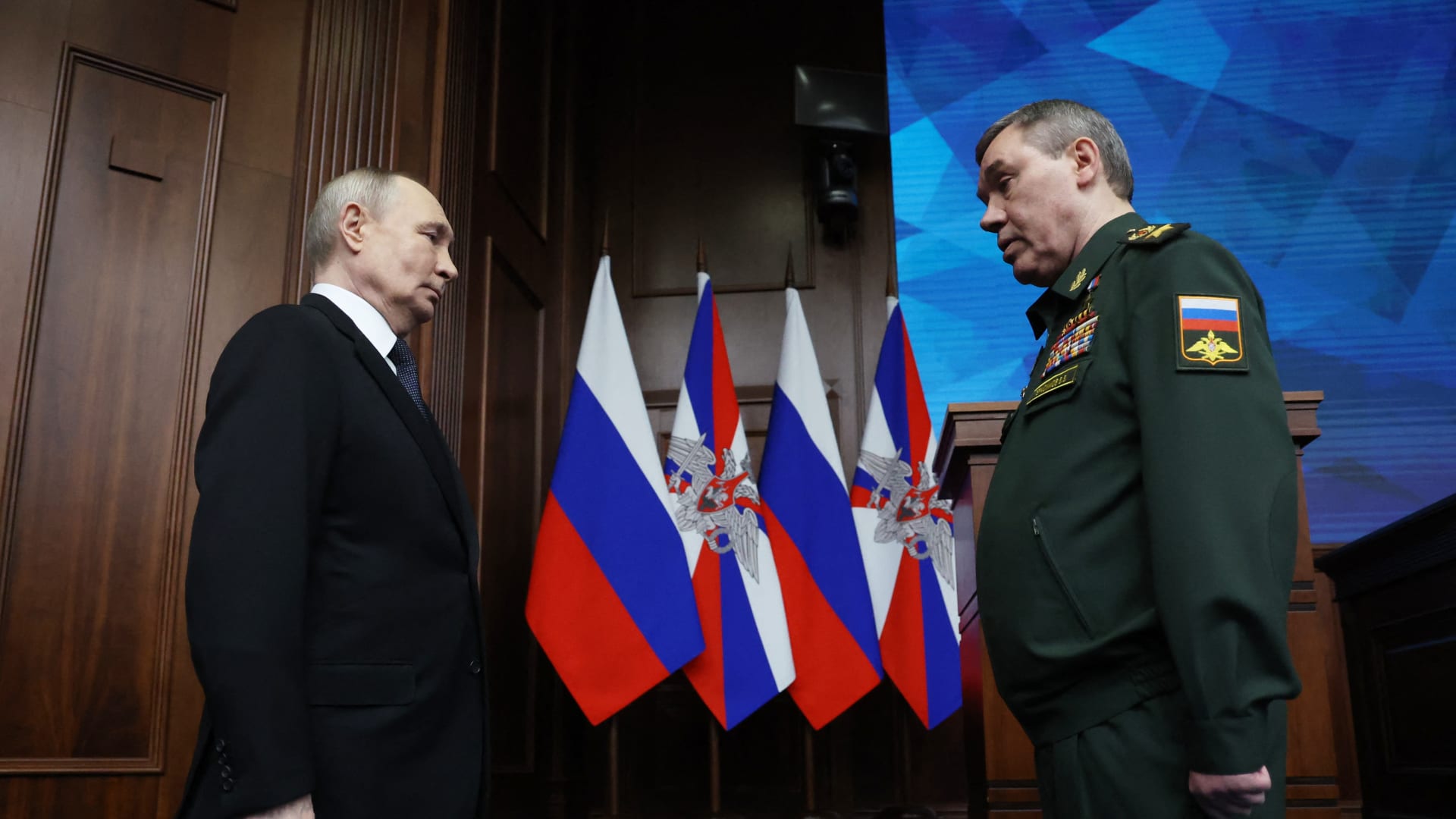 بوتين يُلوّح بالسيطرة على أراضٍ أوكرانية بالقوة إذا لم تنجح الدبلوماسية