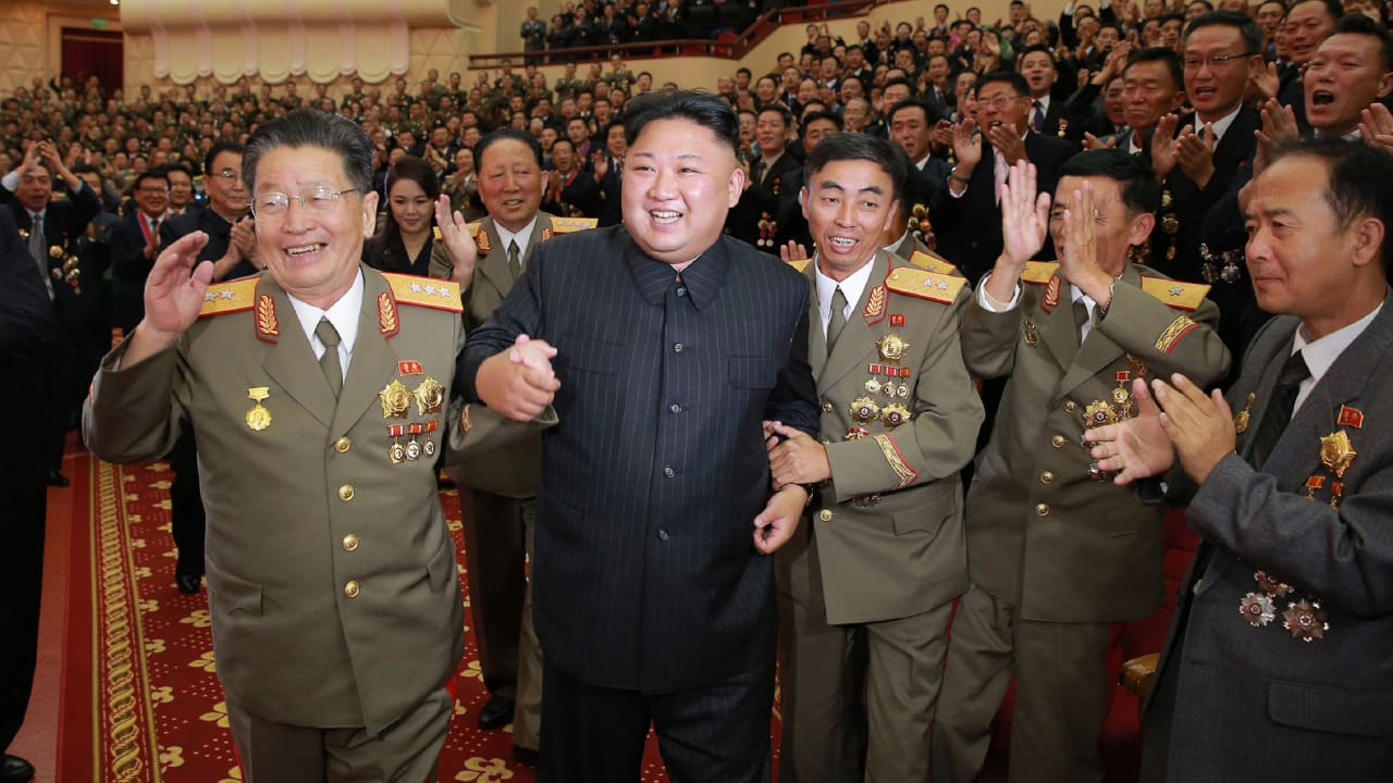 كوريا الشمالية تعلن قيامها بمحاكاة هجوم صاروخي نووي لتحذير أمريكا من “خطر الحرب النووية”