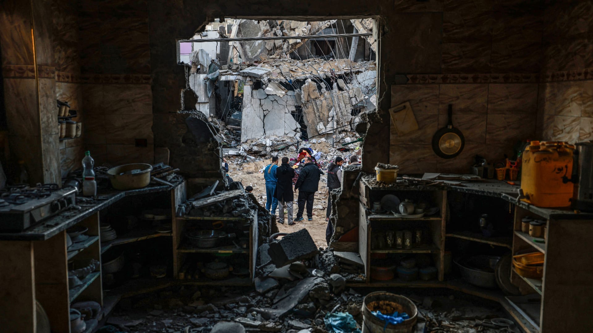 رأي.. جيفري ساكس وسيبيل فارس يكتبان لـCNN: وسائل التواصل الاجتماعي والصحفيون يفضحون الفظائع في غزة 1 رأي.. جيفري ساكس وسيبيل فارس يكتبان لـCNN: وسائل التواصل الاجتماعي والصحفيون يفضحون الفظائع في غزة