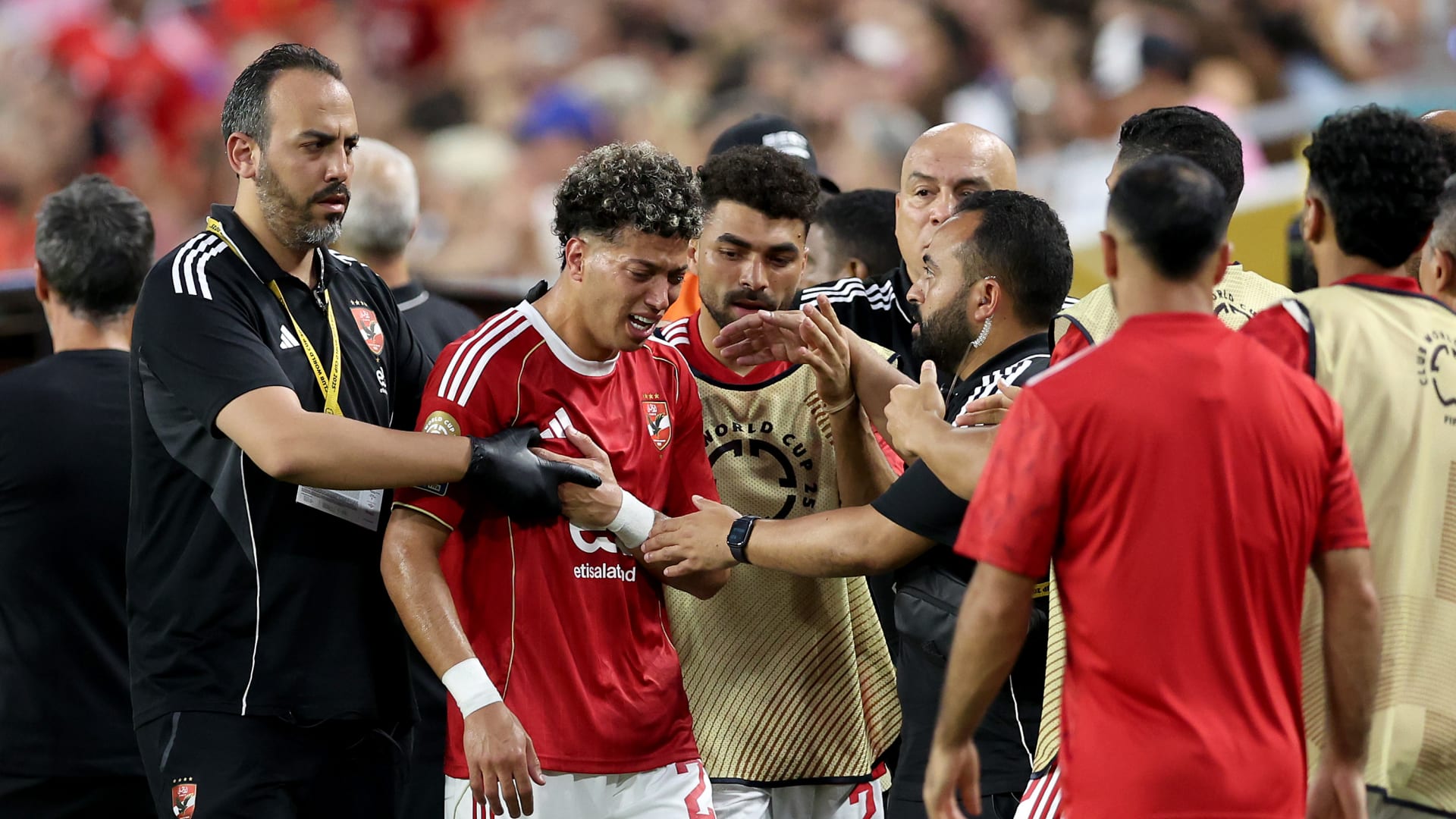 غادر الملعب باكياً ودخل المستشفى.. الأهلي يكشف طبيعة إصابة عاشور أمام إنتر ميامي