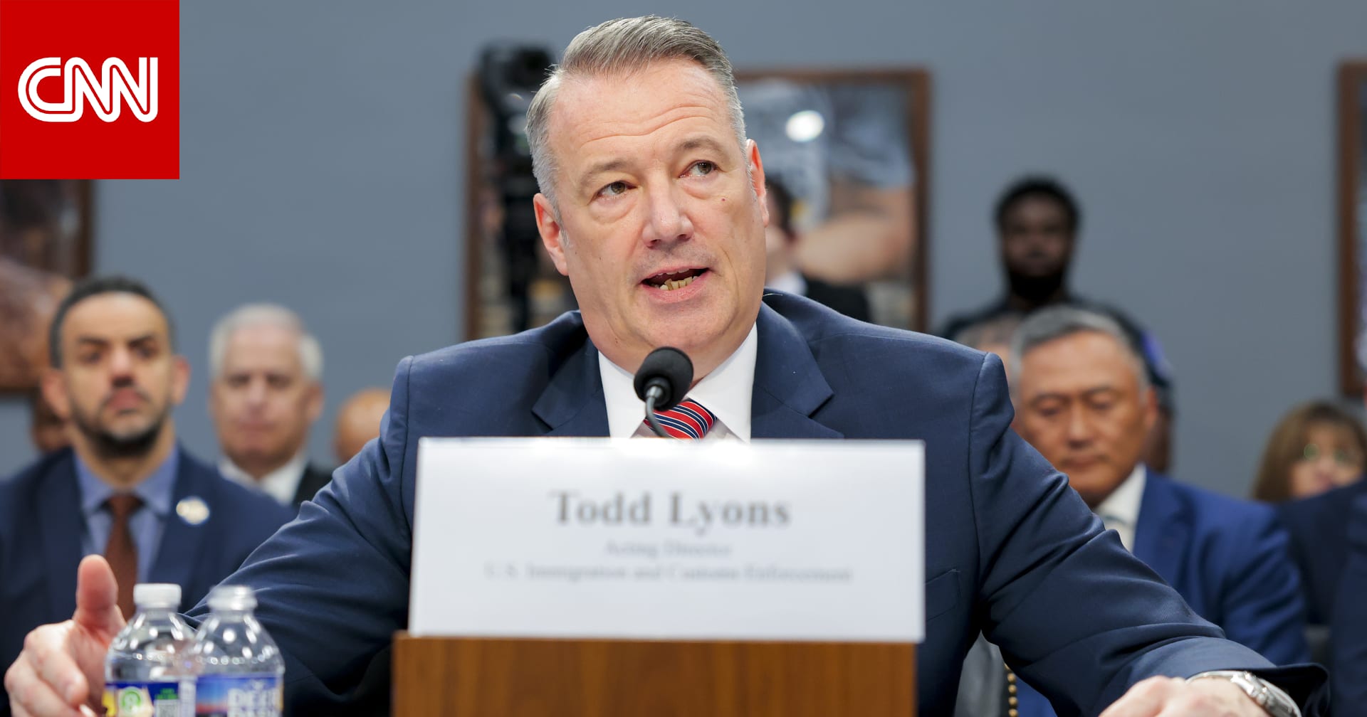 المسؤول عن الترحيل الجماعي للمهاجرين بإدارة ترامب يتنحى عن منصبه