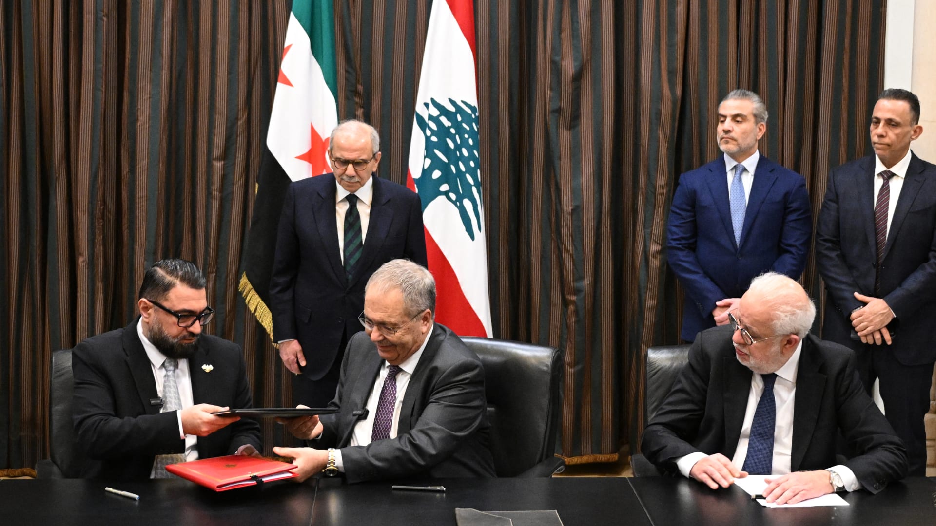 رأي.. بارعة الأحمر تكتب لـCNN عن لبنان وسوريا الجديدة: تصفية إرث الهيمنة لبناء المصلحة المشتركة