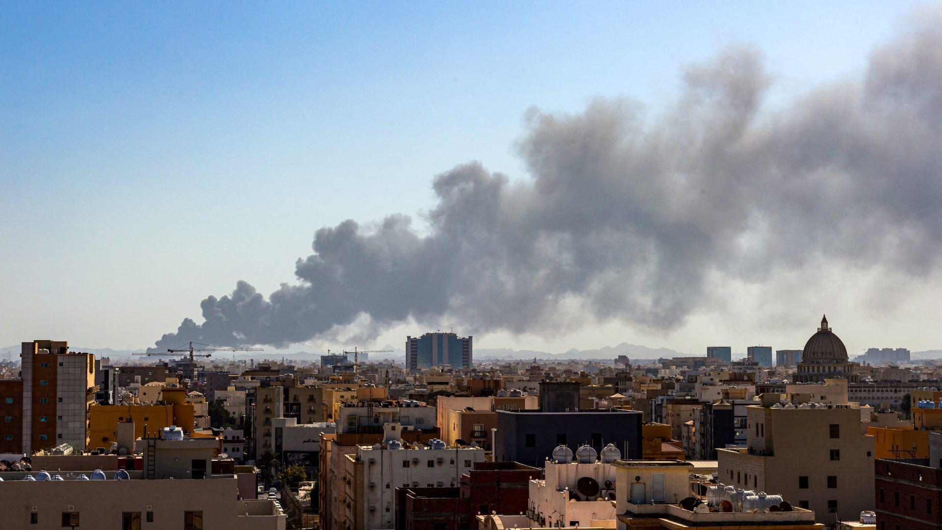 فيديو يرصد أولى لحظات هجوم الحوثيين في جدة.. والسعودية ترد بغارات جوية