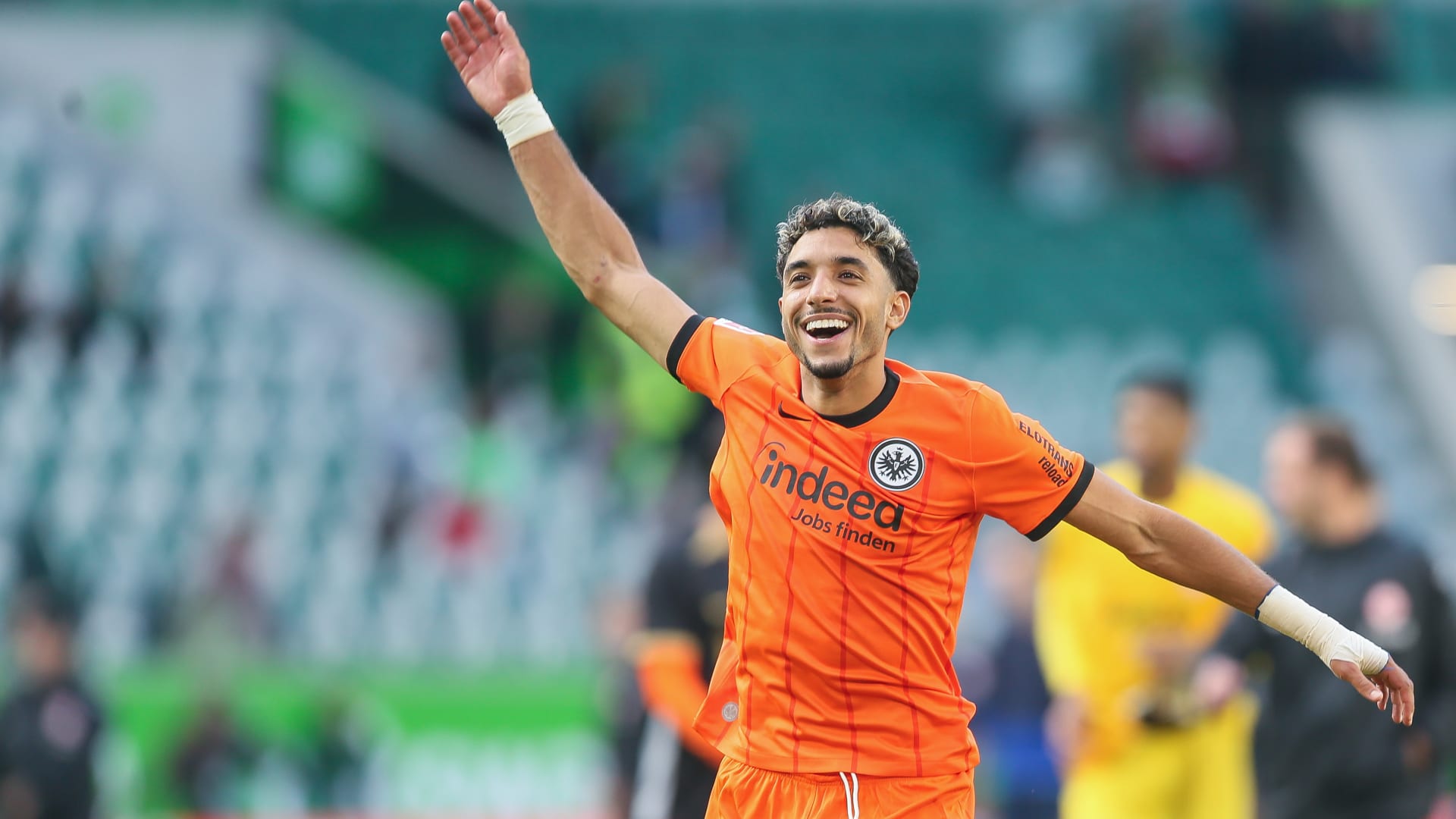 عمر مرموش يصنع ويسجل مجددًا.. ما ترتيبه بين هدّافي الدوري الألماني؟