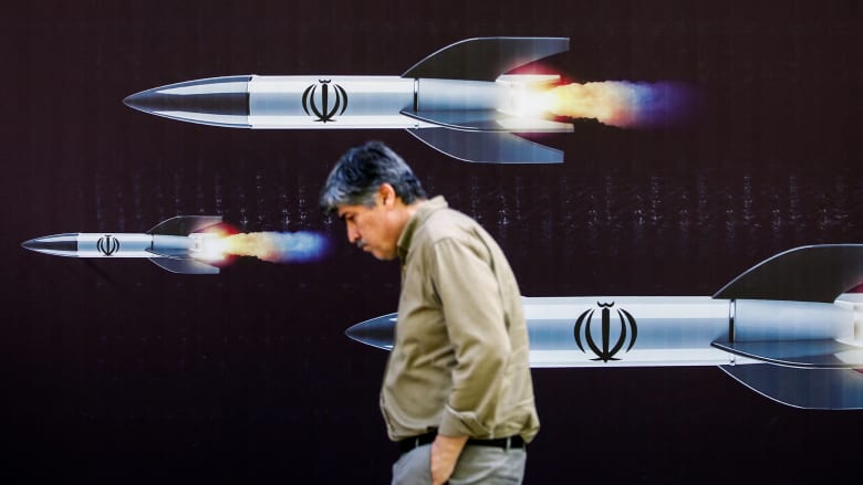 إعلام إيراني يرد على إعلان أمريكا إنقاذ أحد أفراد طاقم طائرة "إف-15" المفقودين