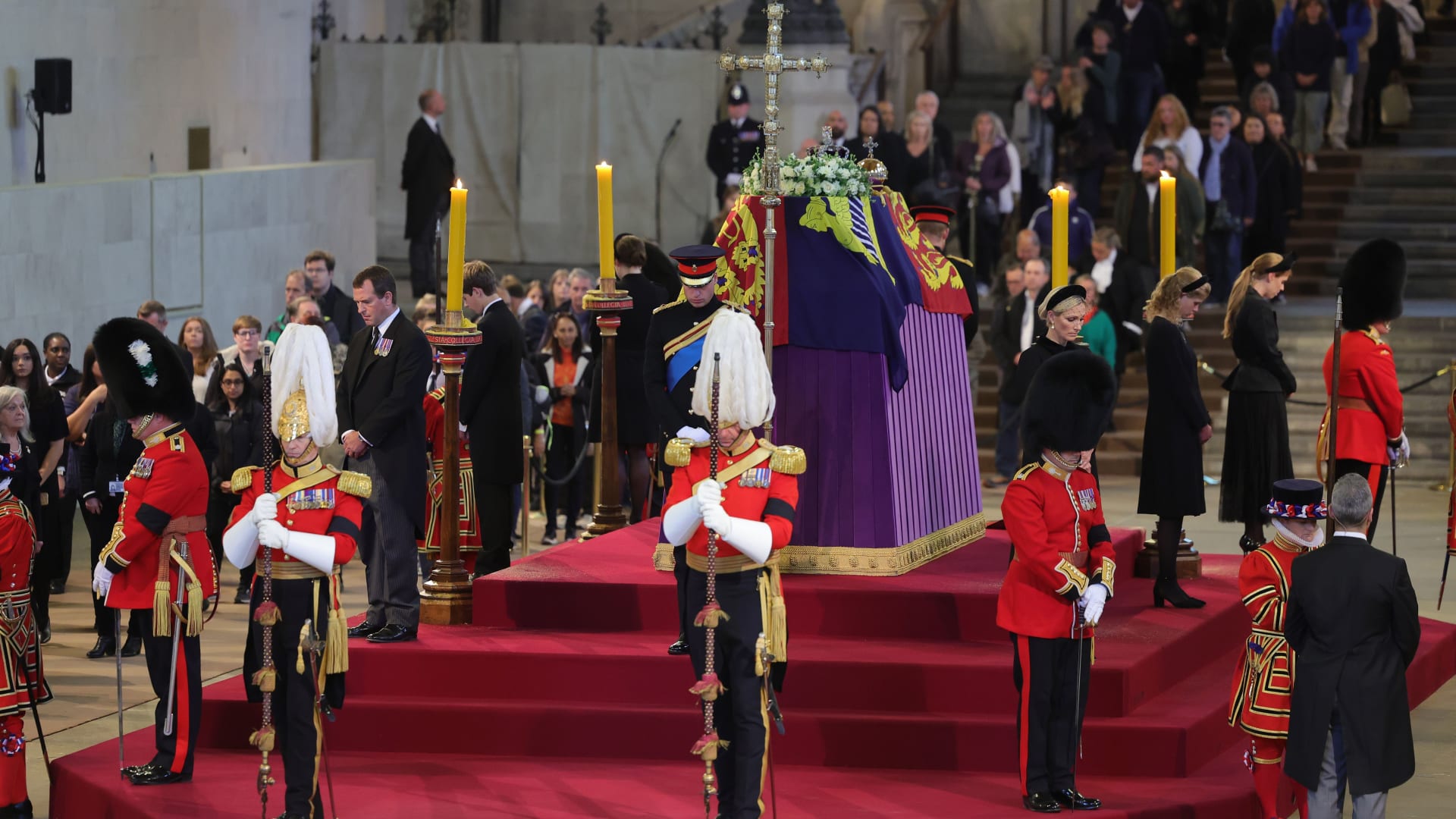 الأكبر في تاريخها.. شاهد كيف تستعد بريطانيا لجنازة الملكة إليزابيث