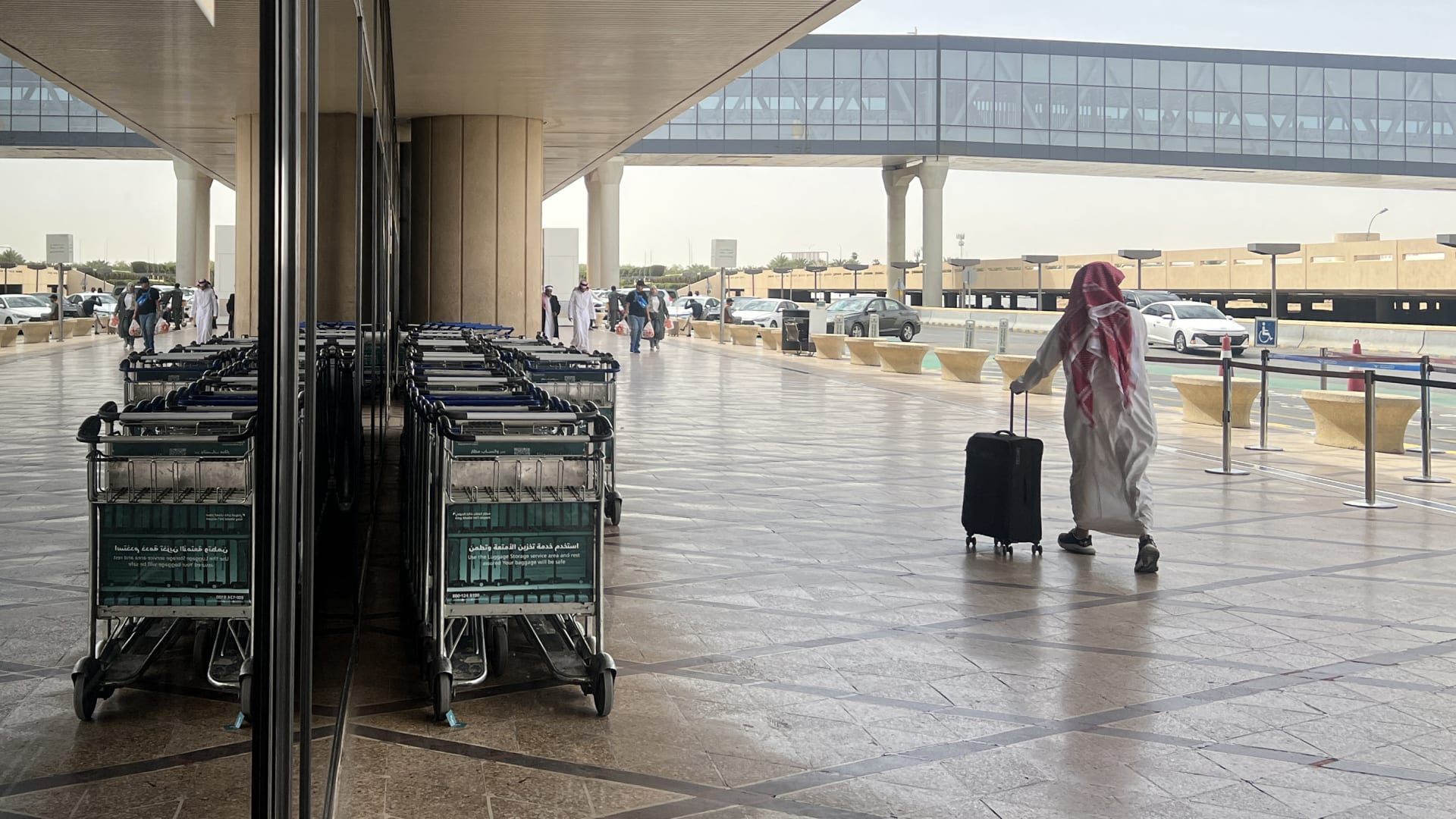 رأي.. حبيب الملا يكتب: ما مسؤولية إيران قانونياً عن هجمات الحوثيين على مطار الملك خالد بالرياض؟