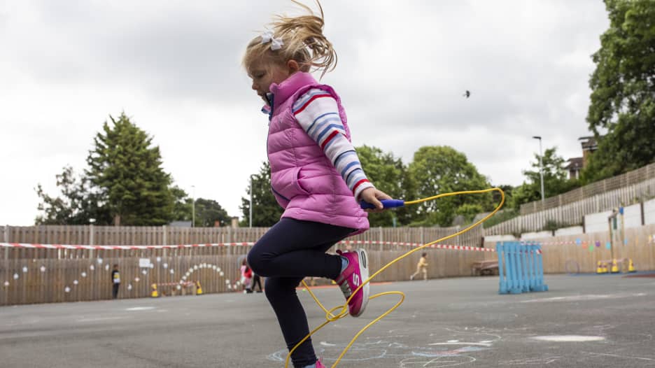 طرق فعّالة لتحفيز طفلك لممارسة الأنشطة البدنية