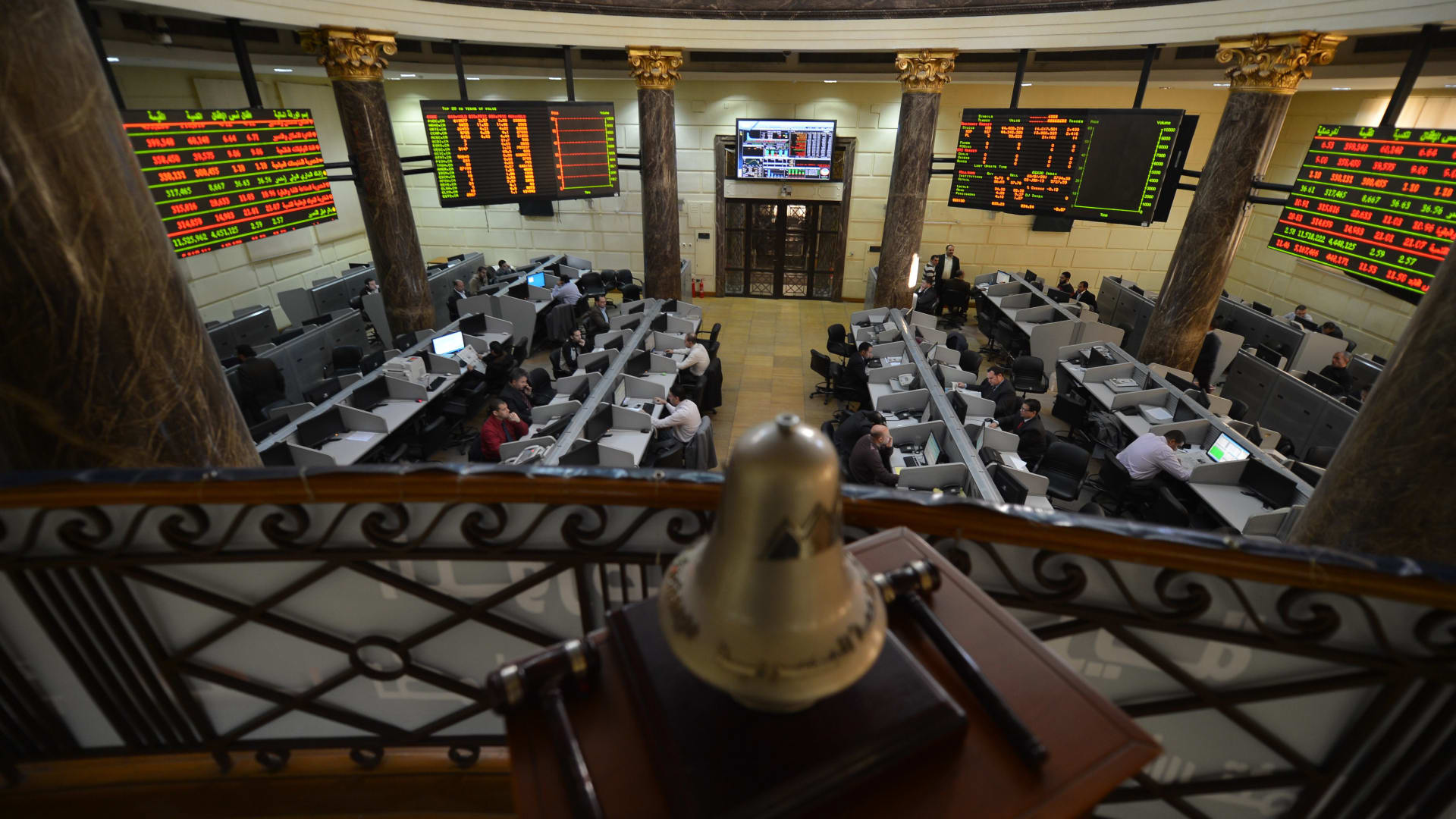البورصة المصرية تسجل صعودا سنويا للمرة الأولى منذ عامين.. وخبراء يفسرون