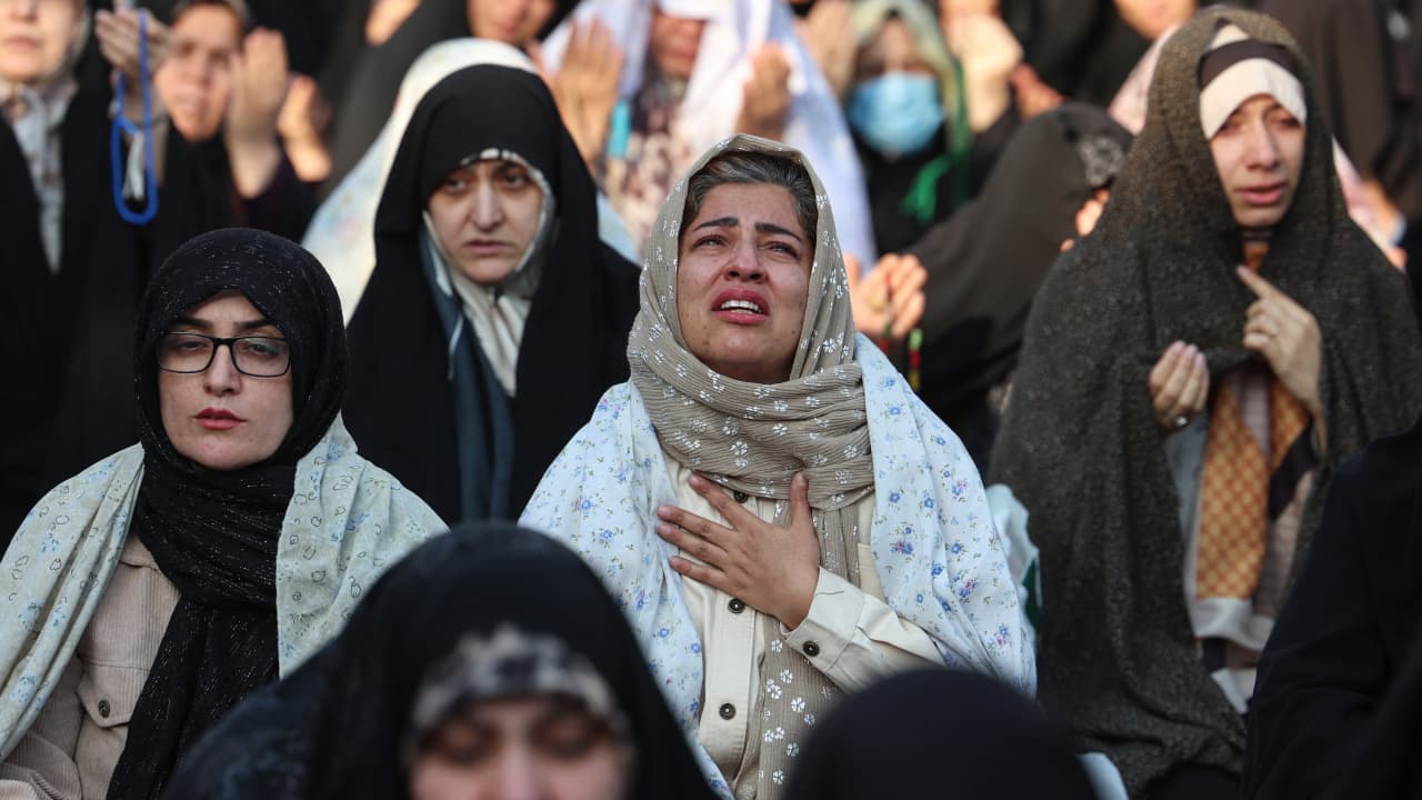 إيران.. نظريات مؤامرة عن "حبس الأمطار" رغم صلاة الاستسقاء.. ما عليك معرفته عن مدى فداحة أزمة المياه