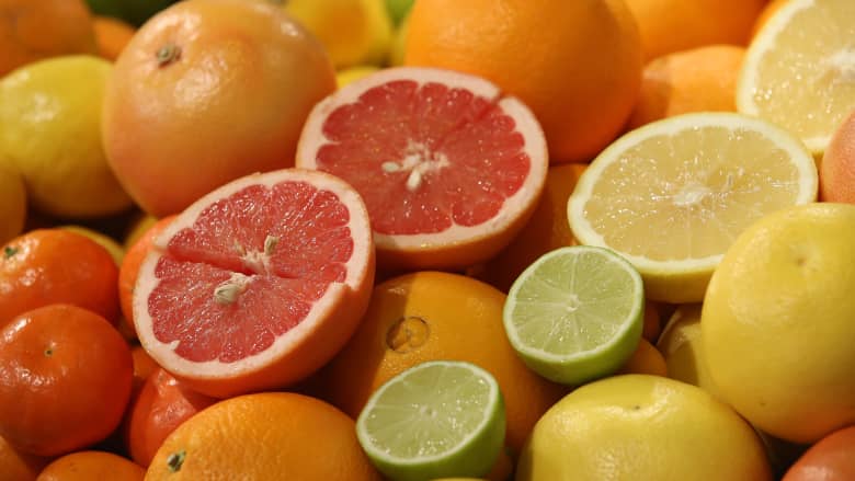 هل تُعاني من مشاكل القلب أو الضغط؟ تناول هذه الفاكهة قد يكون مميتًا