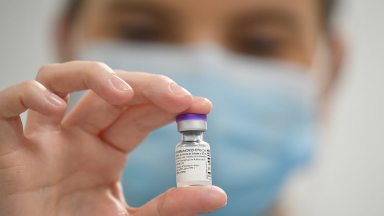 أوروبا تكافح للتغلب على نقص اللقاحات.. وصراع التطعيم مستمر