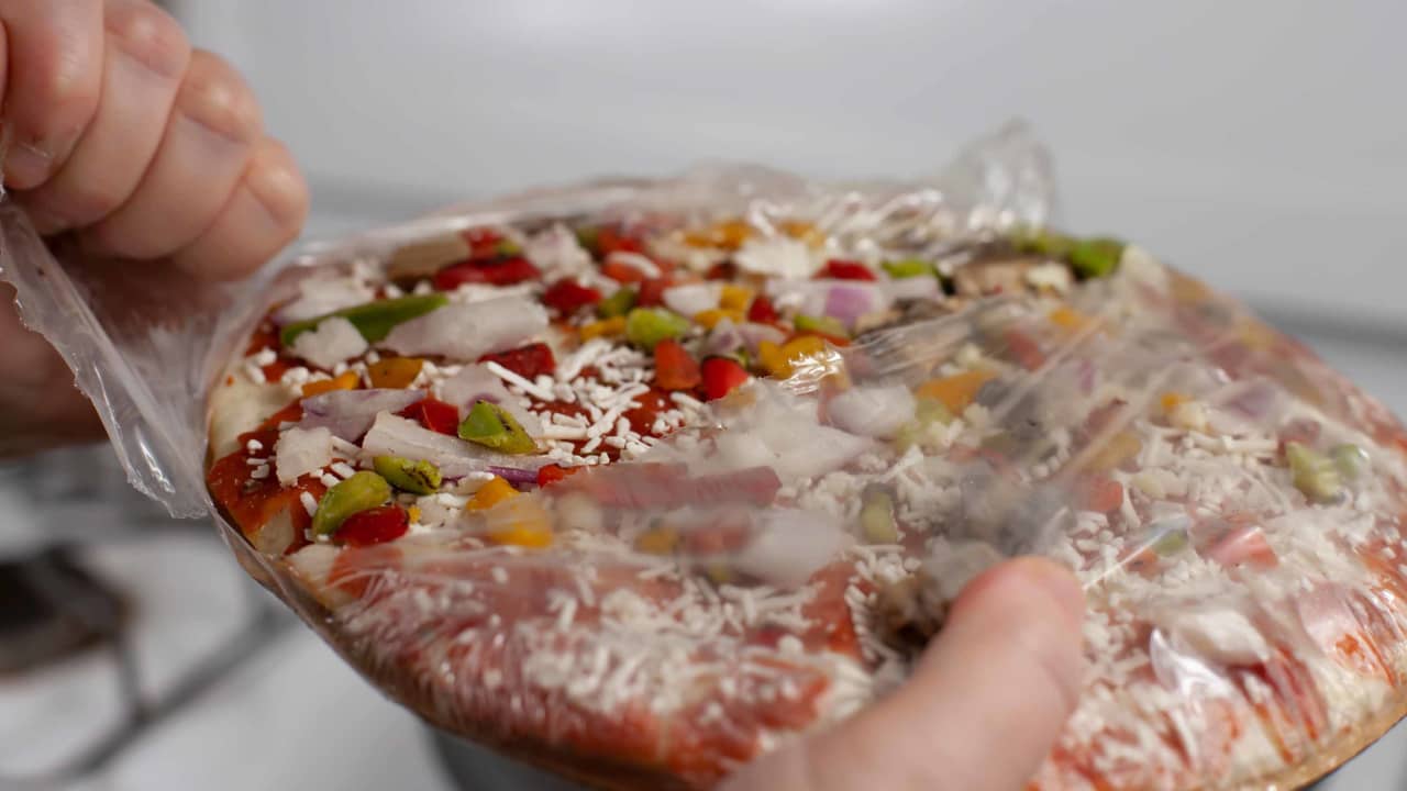 210810151328-frozen-pizza-stock.jpg