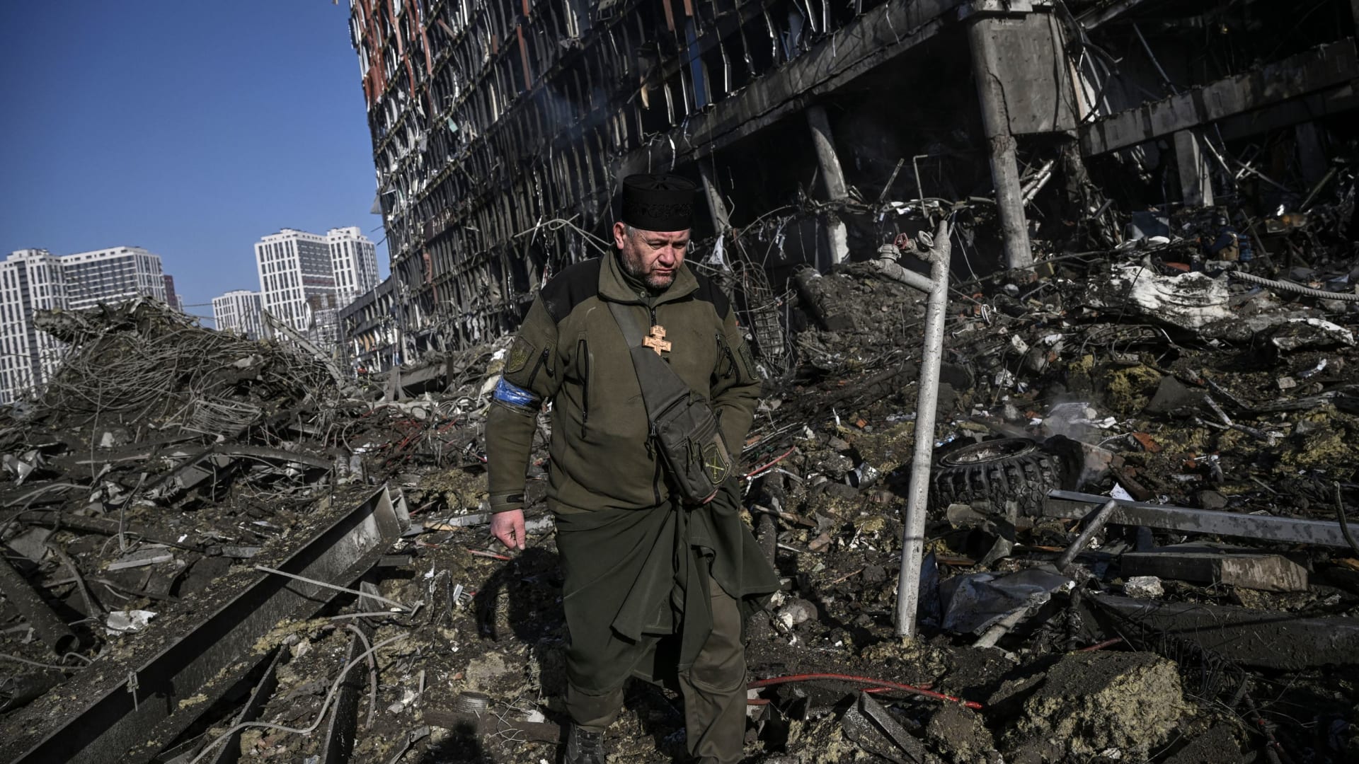 فيديو يظهر لحظة انفجار ضخم في كييف.. شاهد آثاره