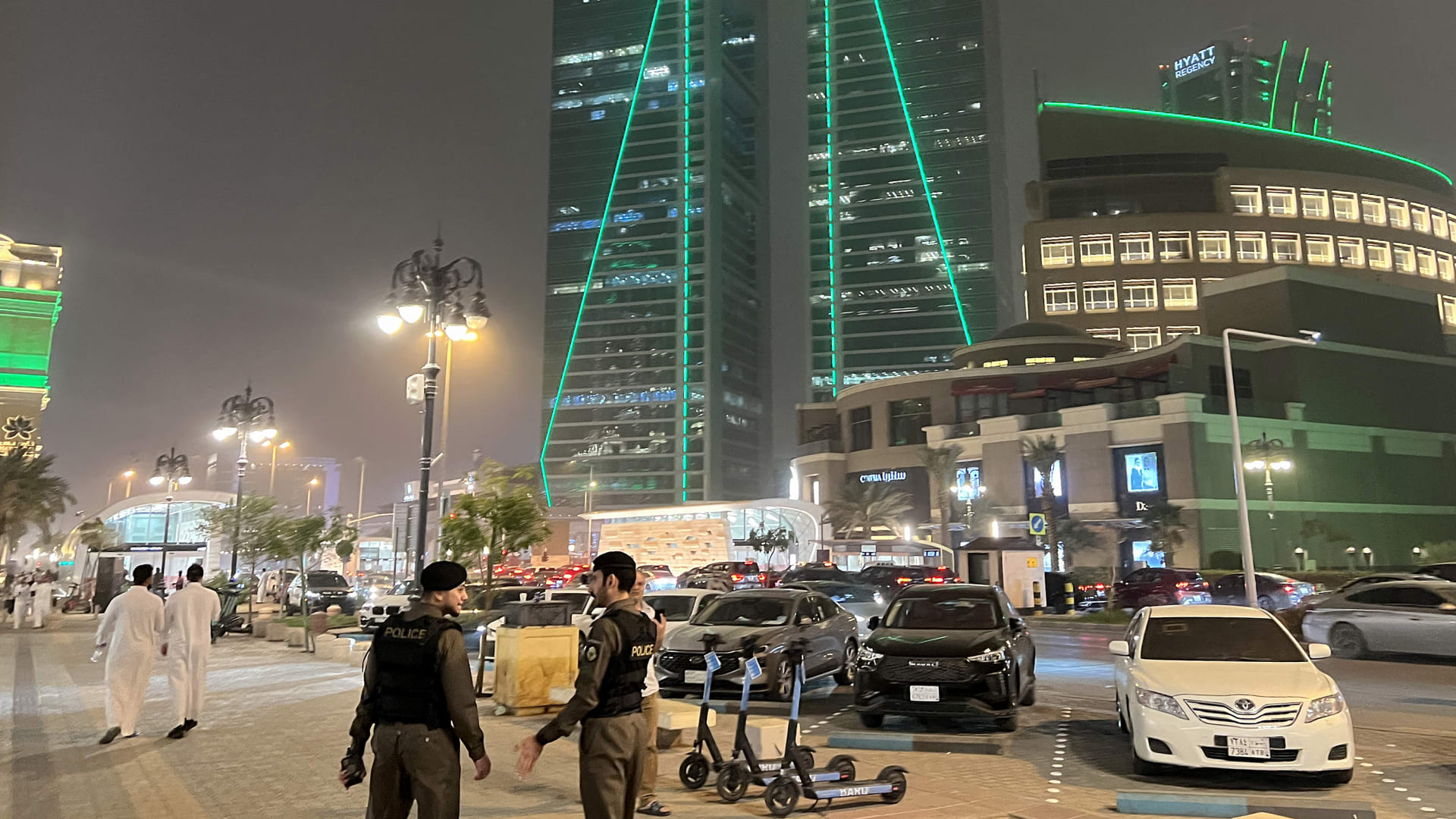 الأمن السعودي يعلن القبض على مواطن ومصري لترويجهما المخدرات في المدينة المنورة