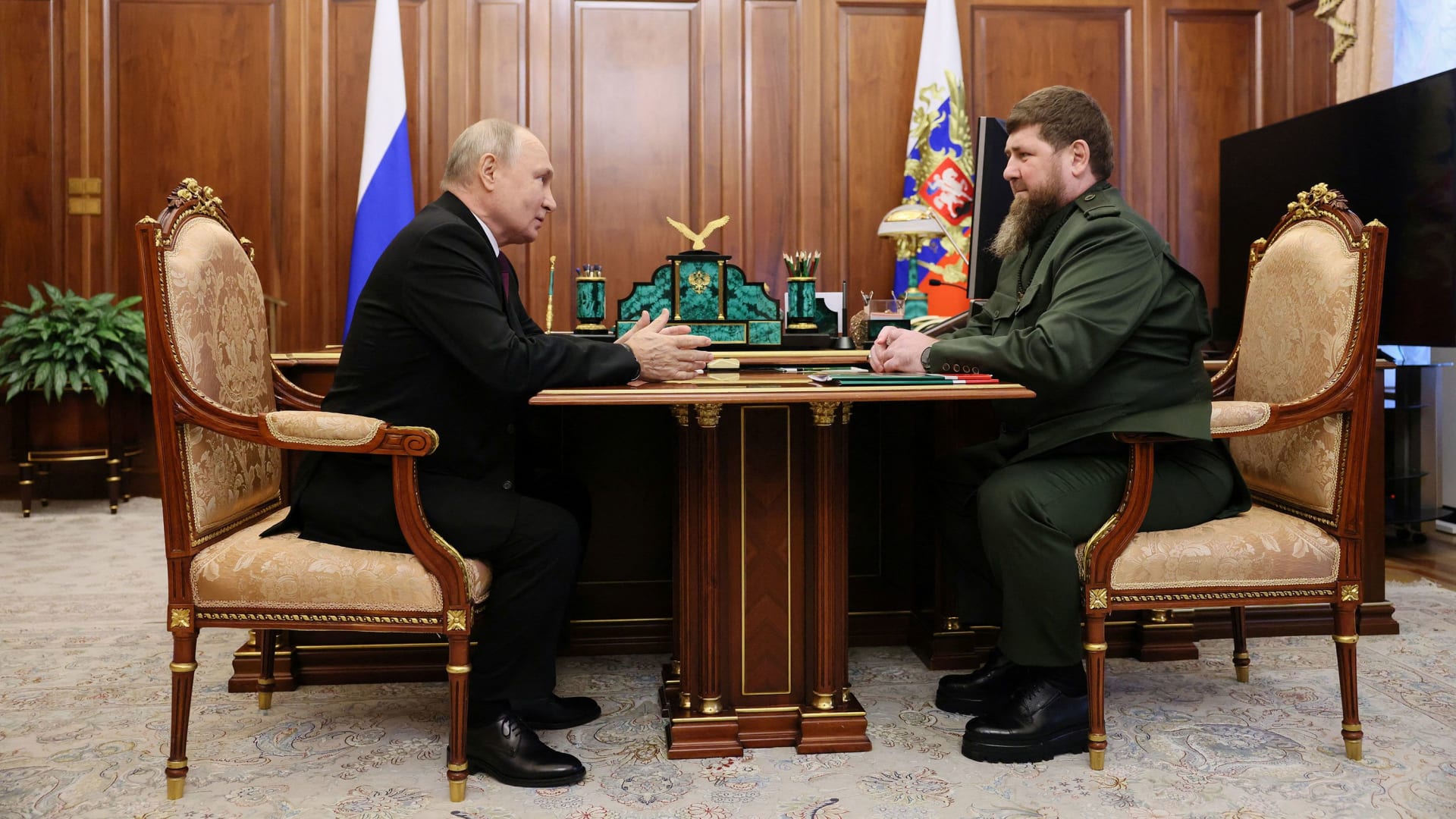 لتبديد الشائعات.. روسيا تبعث رسالة في فيديو جديد لبوتين وزعيم الشيشان