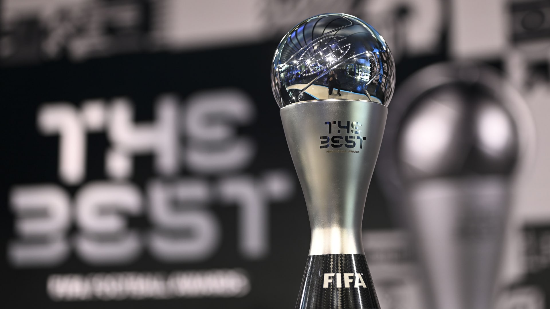 فيفا يعلن قائمة المرشحين لجائزة "الأفضل" لعام 2021.. فمن اللاعبون الـ10؟