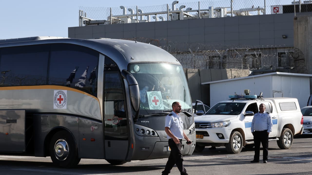 إطلاق سراح 39 سجينًا ومعتقلًا فلسطينيًا السبت في إطار الاتفاق بين إسرائيل وحماس