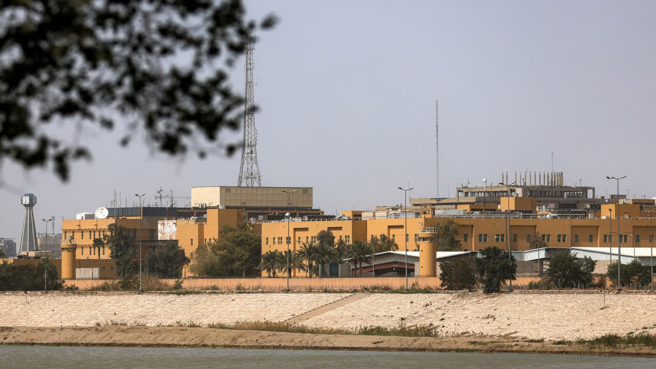 استهداف منشأة دبلوماسية أمريكية في العراق بمسيرة.. ومصدران يكشفان لـCNN التفاصيل