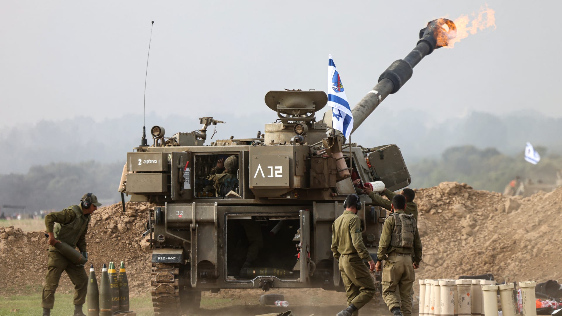 شاهد.. فلسطينيون يتوجهون إلى شمال غزة.. والجيش الإسرائيلي محذرا "منطقة قتال خطيرة"