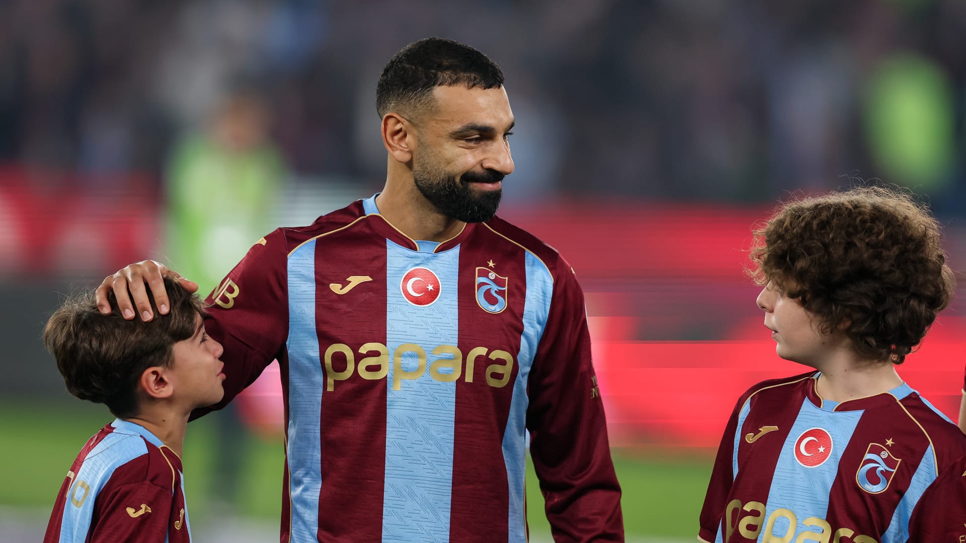 بسبب محمد صلاح.. تفاعل على رد فعل طفل قبل مباراة طرابزون سبور وبشكتاش