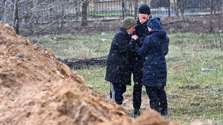 بعد انسحابها.. كاميرا CNN ترصد الدمار التام والمقابر الجماعية التي خلفتها القوات الروسية في محيط كييف