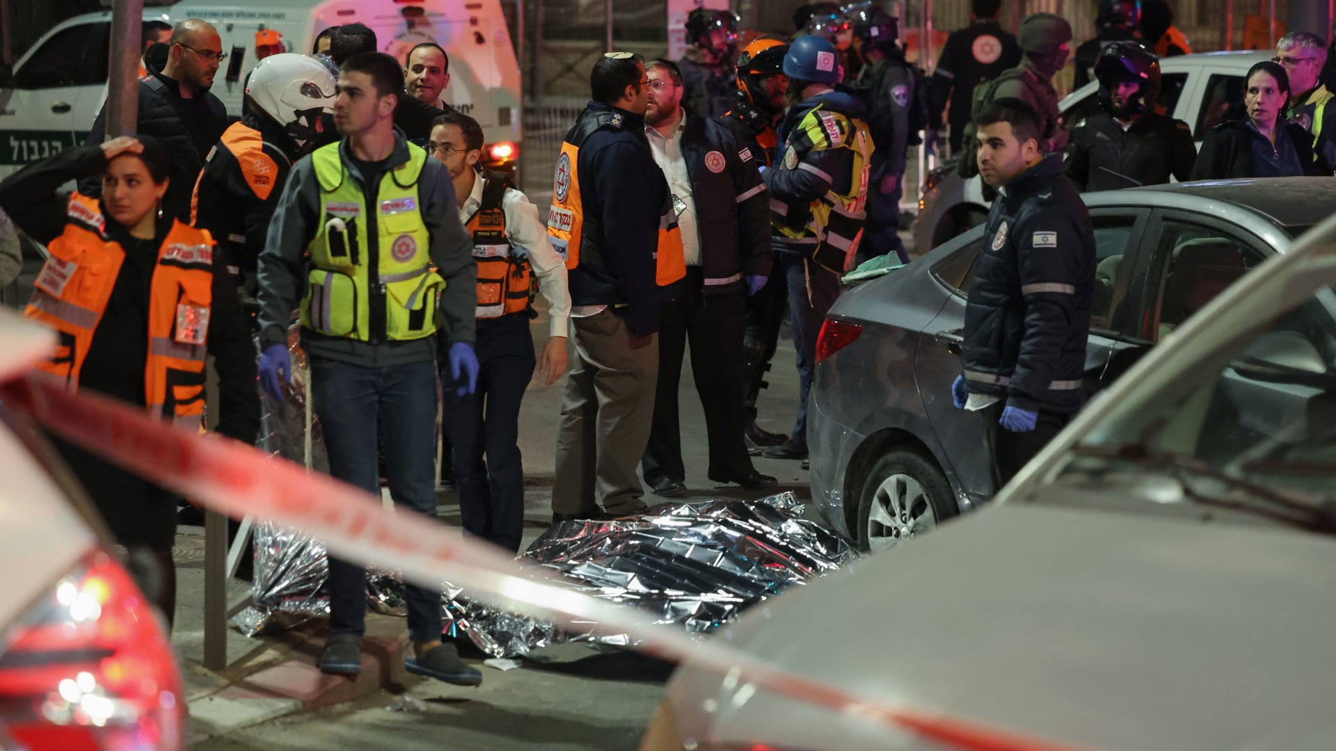 المشاهد الأولى بعد إطلاق نار في القدس أدى إلى مقتل وإصابة عدد من الأشخاص