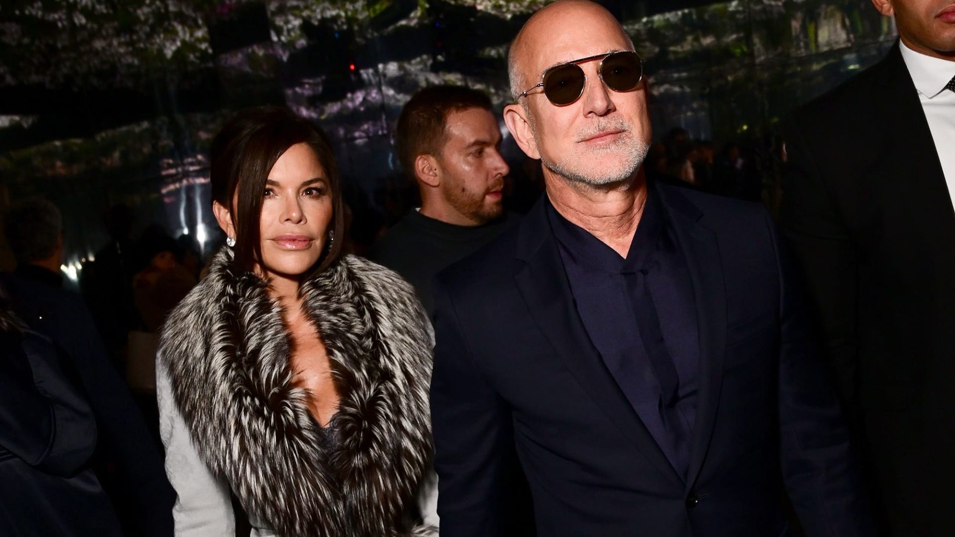 نفوذ الأثرياء يتسلّل إلى الموضة.. كيف يغيّر جيف ولورين بيزوس قواعد اللعبة؟