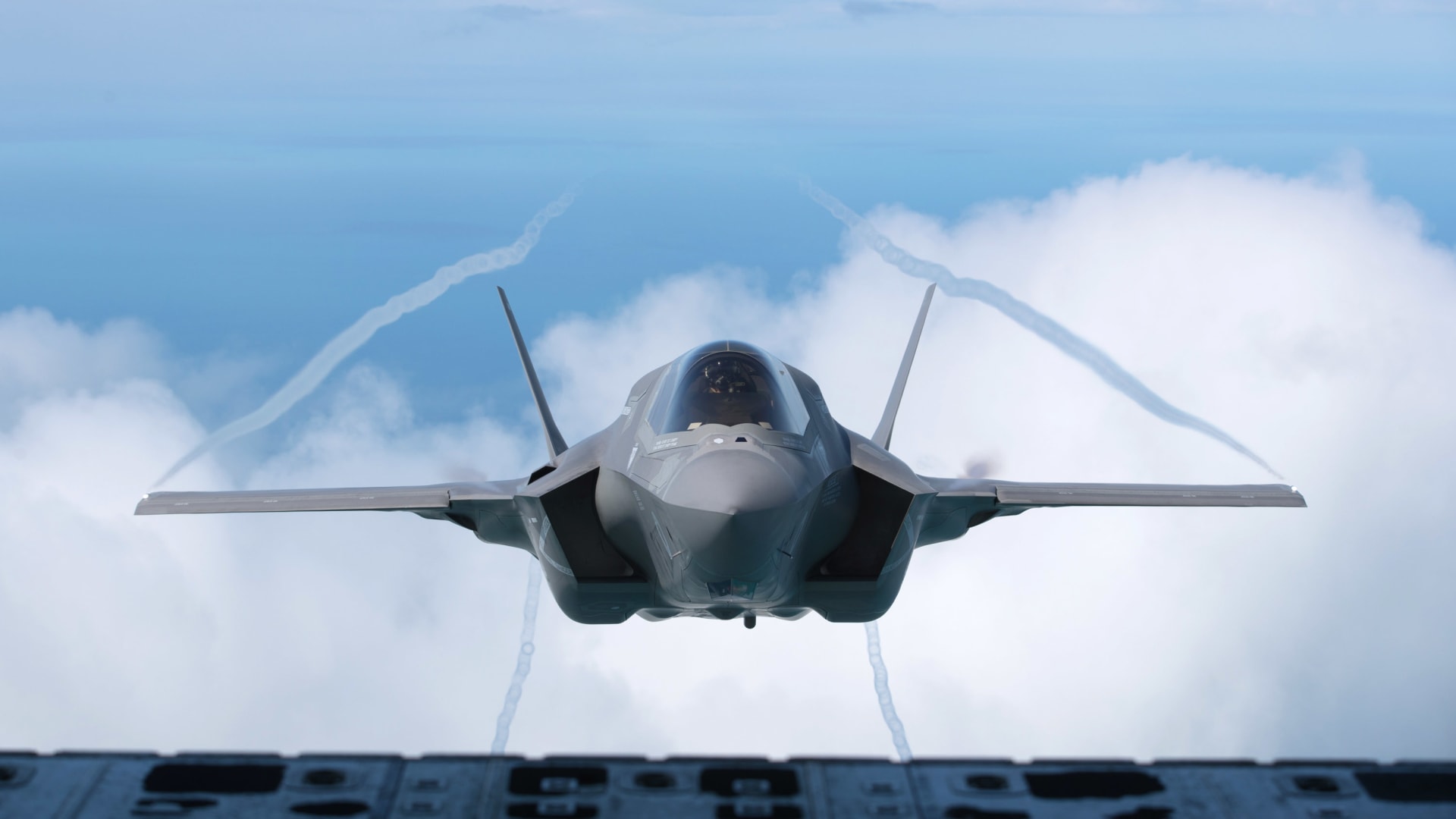 مدرب أمريكي سابق متهم بالتآمر لتدريب صينيين على طائرات إف-35 وتكتيكات القتال والاشتباك