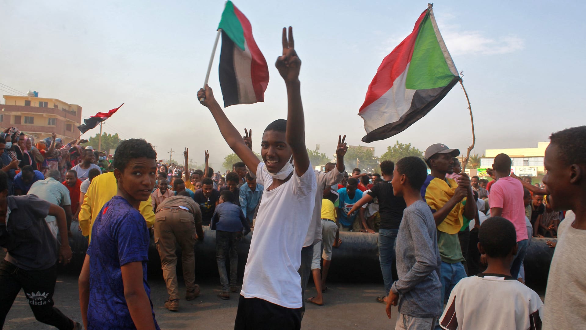 من المطاهرات المعارضة لإعلان البرهان في السودان 