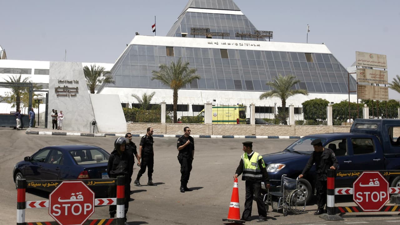 منهم شيخ قطري.. كشف أسماء الدبلوماسيين المتوفين بحادث شرم الشيخ في مصر