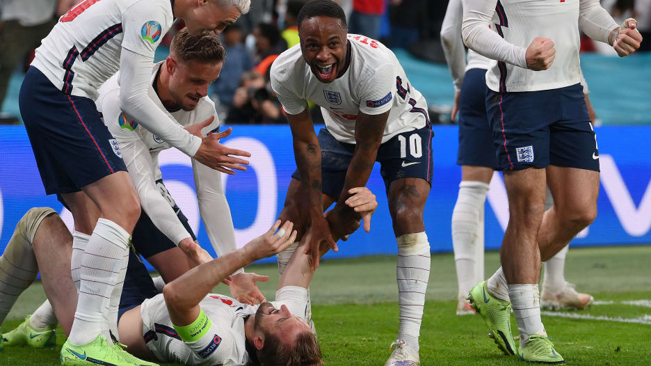 إنجلترا تكسر جدار شمايكل.. وفيتو غريب على لاعب الدنمارك